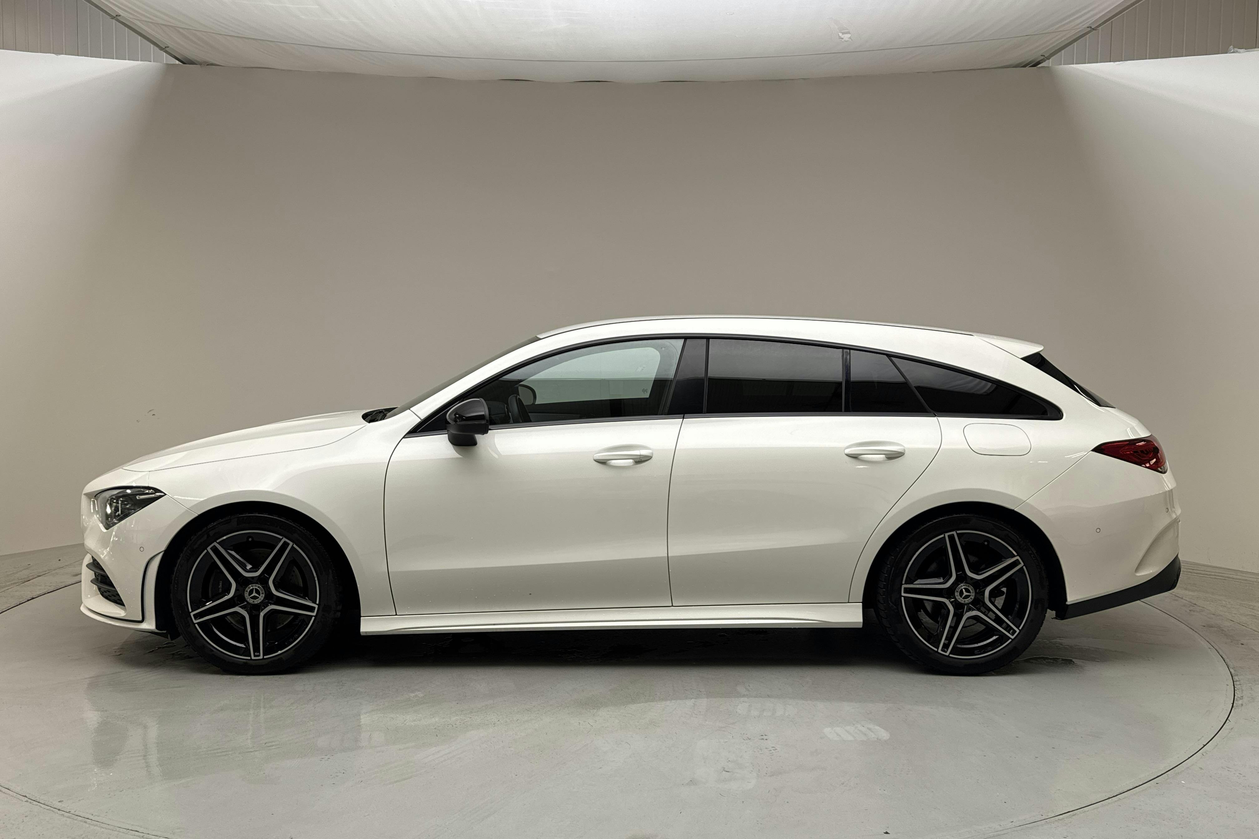 Presentation photo 2 of 16: Mercedes CLA 200 Shooting Brake X118 (163hk) - 35 100 km - Automatic - white - 2023