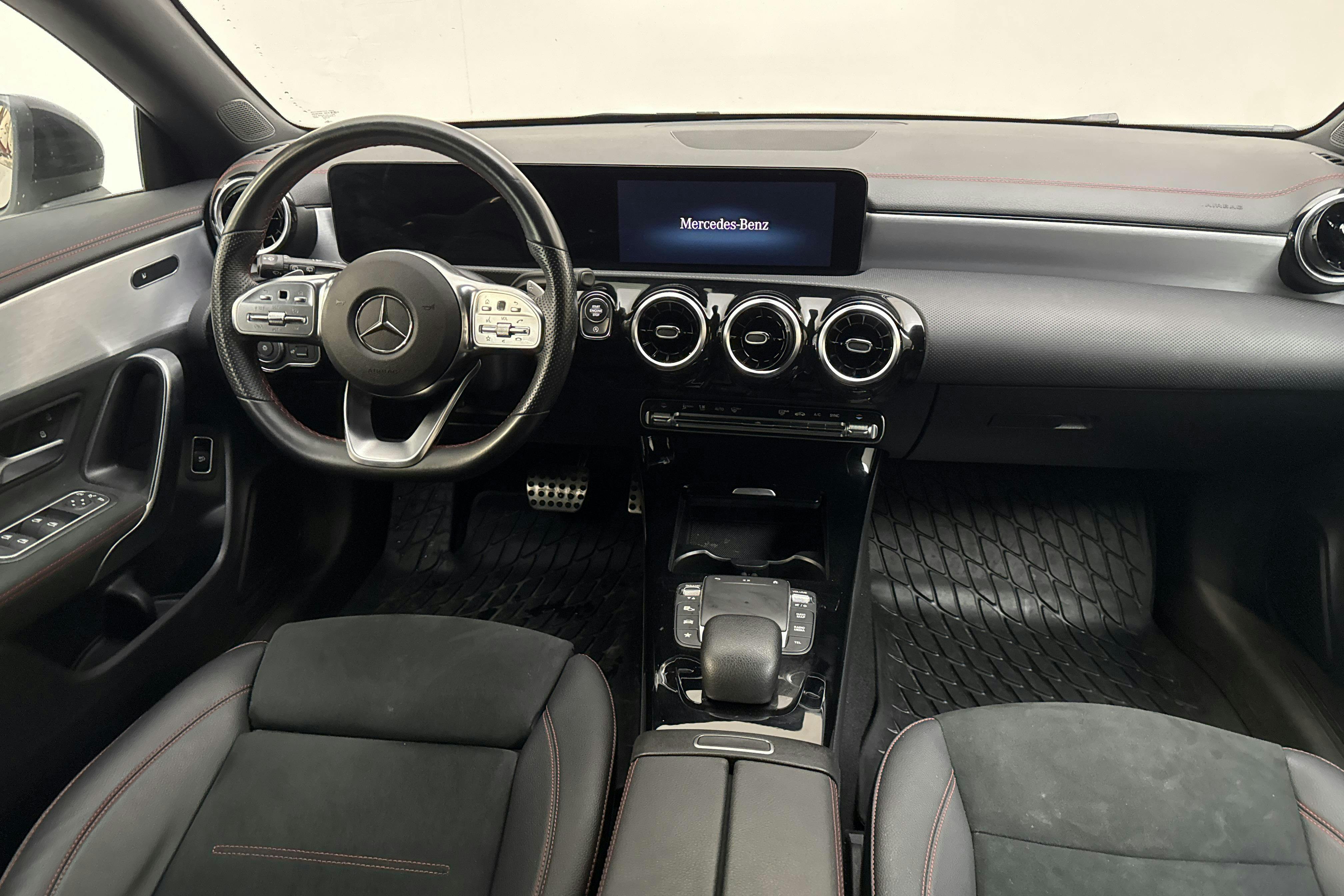 Mercedes CLA 200 Shooting Brake X118 (163hk) - 35 100 km - Automatic - white - 2023