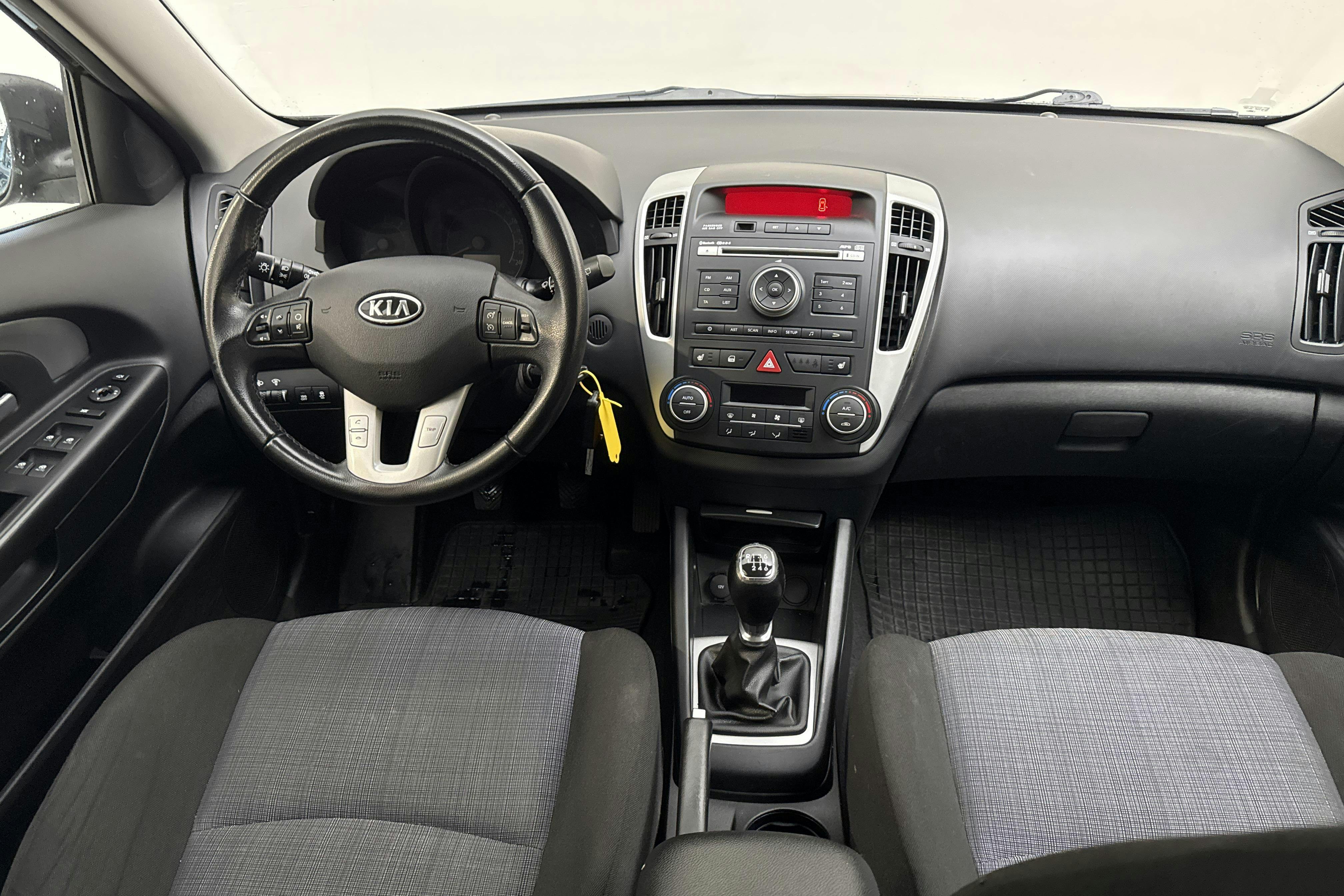 KIA Cee'd 1.6 CRDi SW (128hk) - 19 872 mil - Manuell - svart - 2011