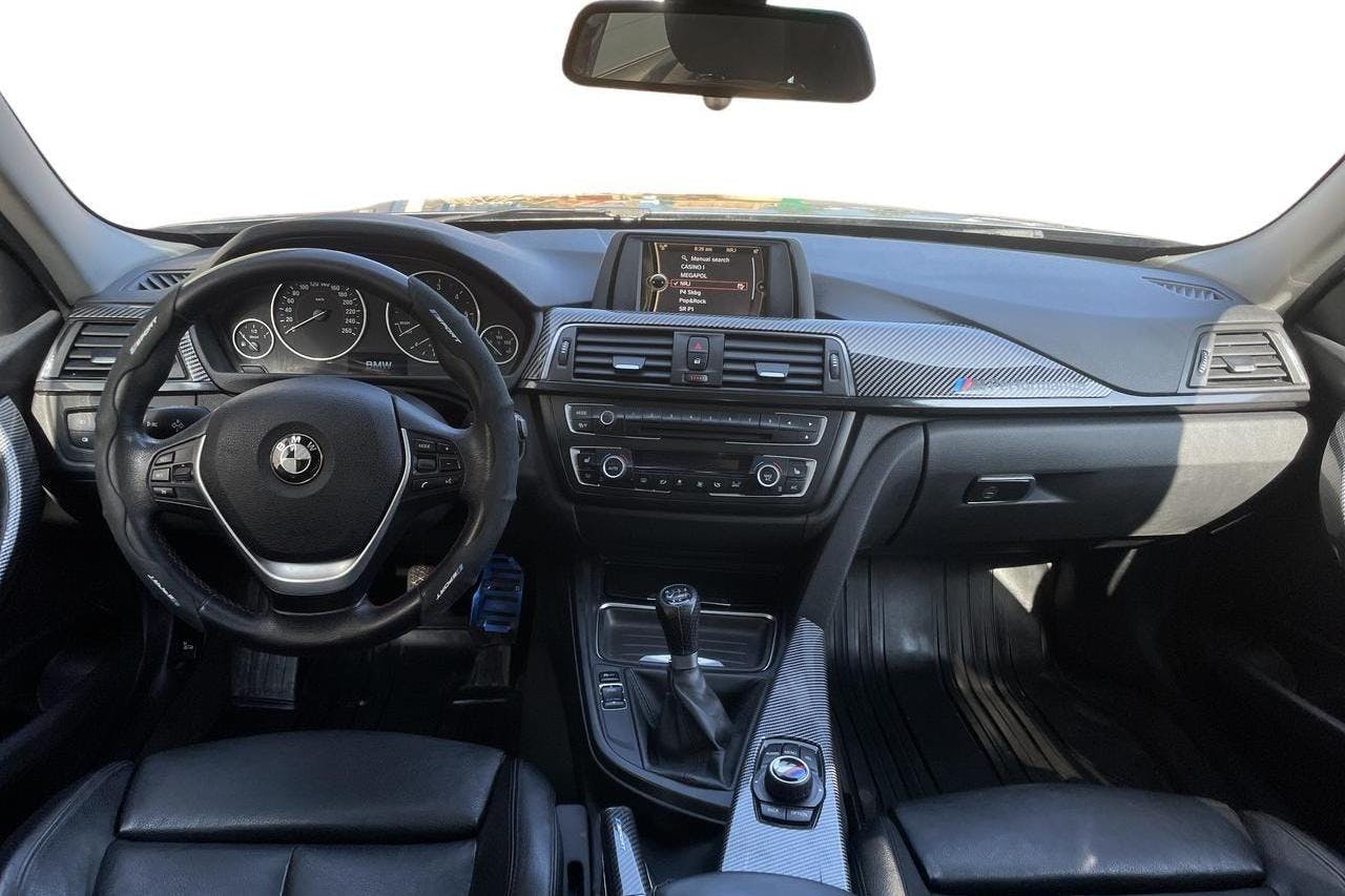 BMW 3L 320D 320d M Performance Sedan (200hk) - 28 286 mil - Manuell - grå - 2014