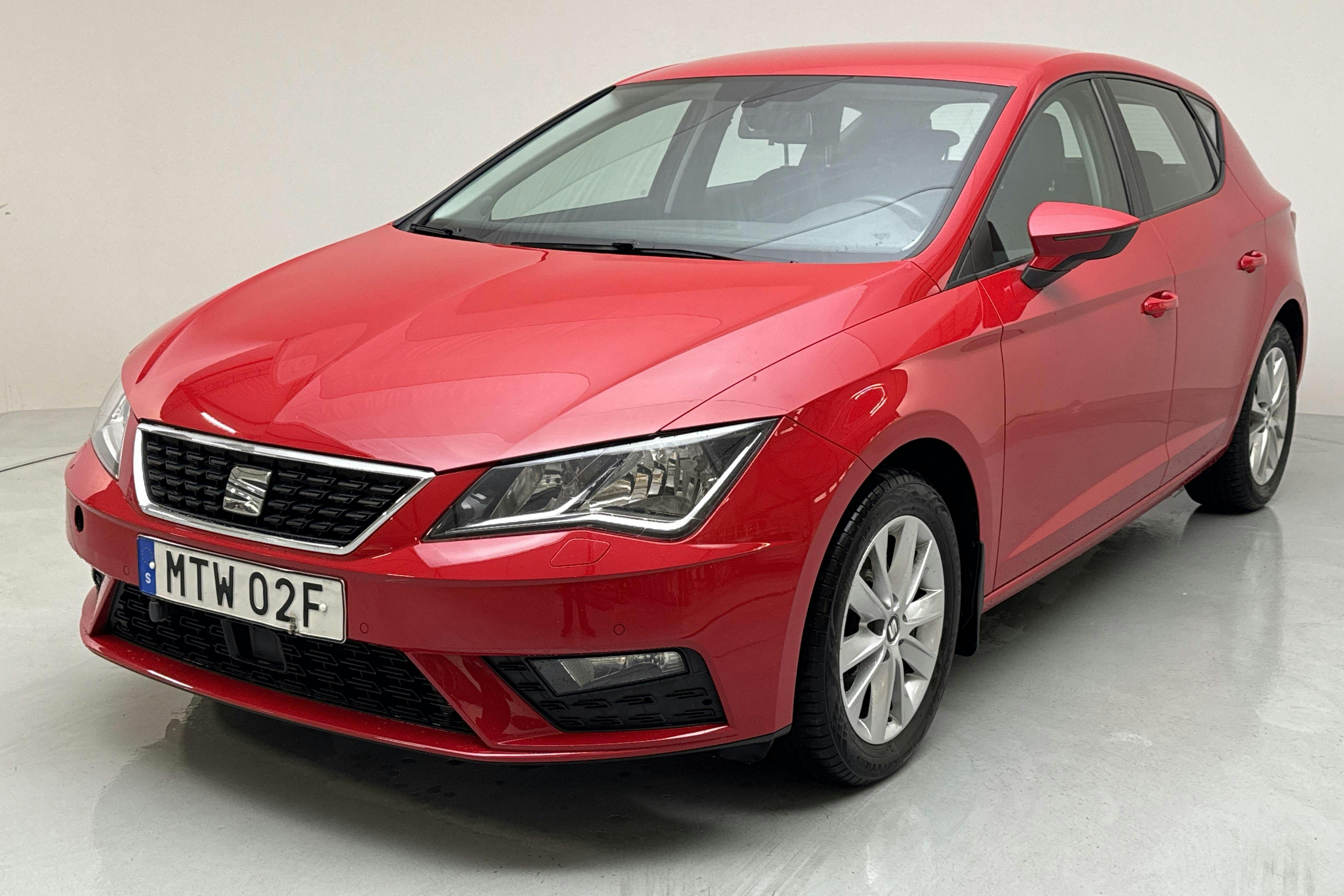 Presentation photo 1 of 13: Seat Leon 1.5 TGI ST (130hk) - 114 530 km - Automatic - red - 2020