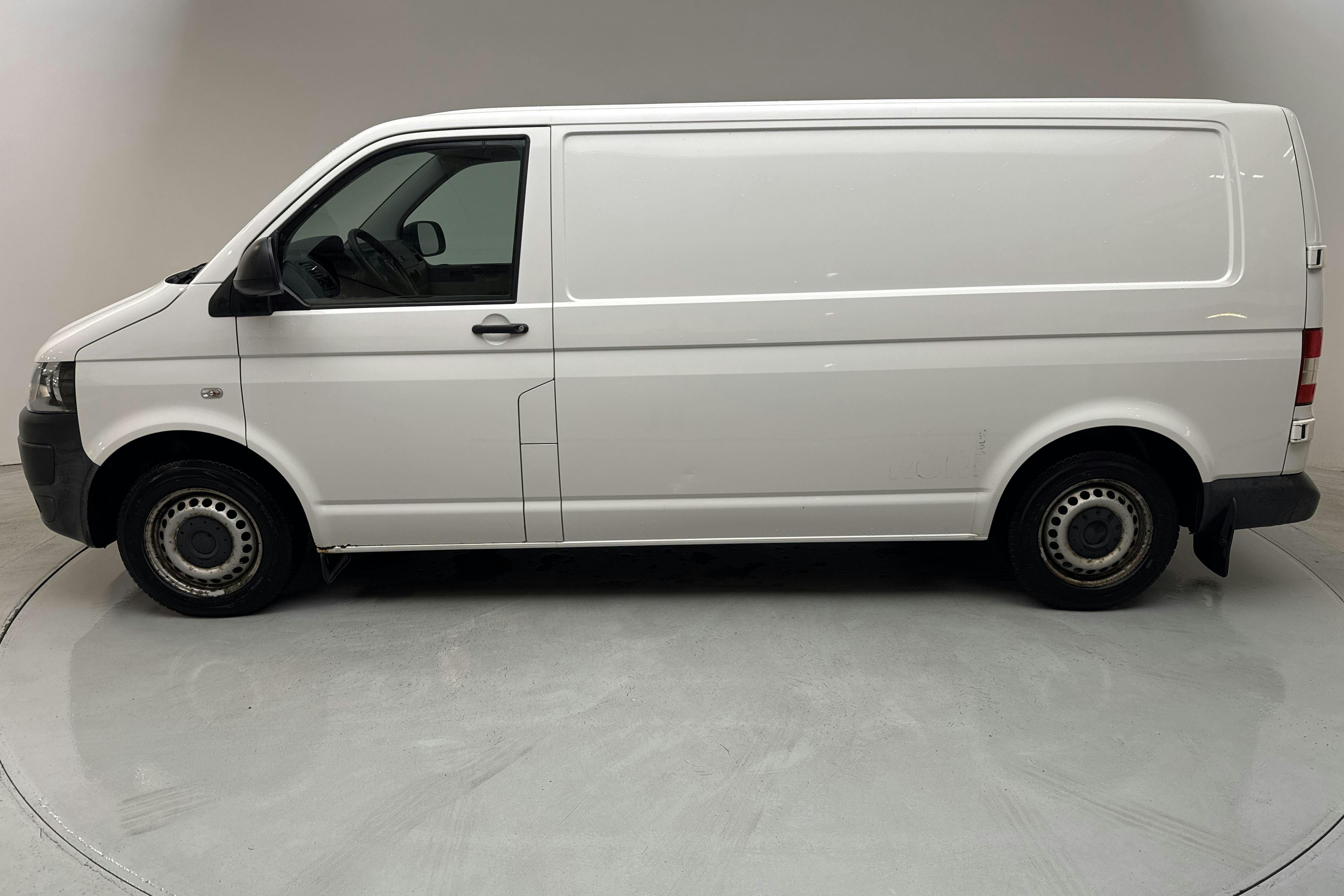 Presentation photo 2 of 12: VW Transporter T5 2.0 TDI (102hk) - 194 690 km - Manual - white - 2014