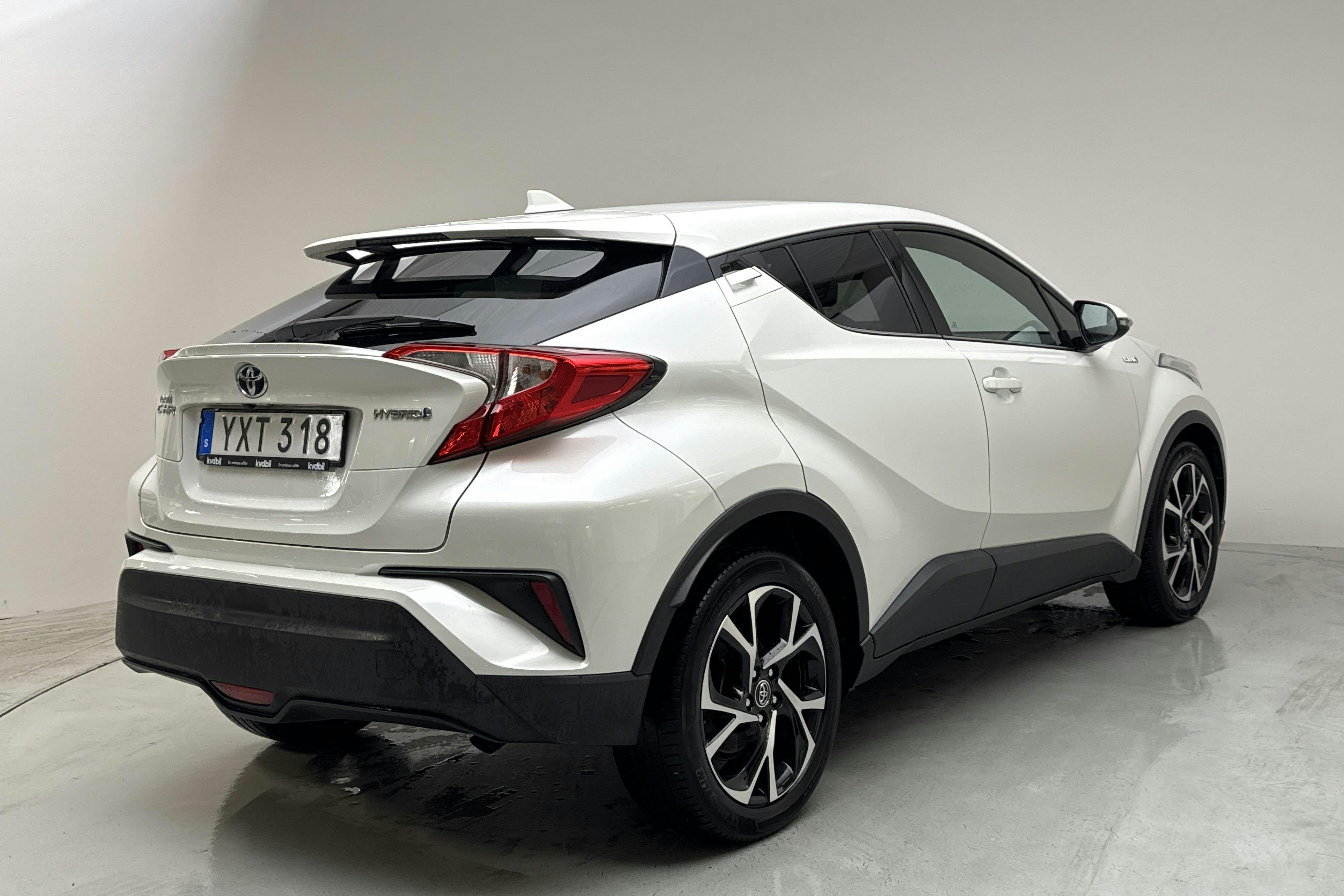 Toyota C-HR 1.8 HSD (122hk) - 10 011 mil - Automat - vit - 2018