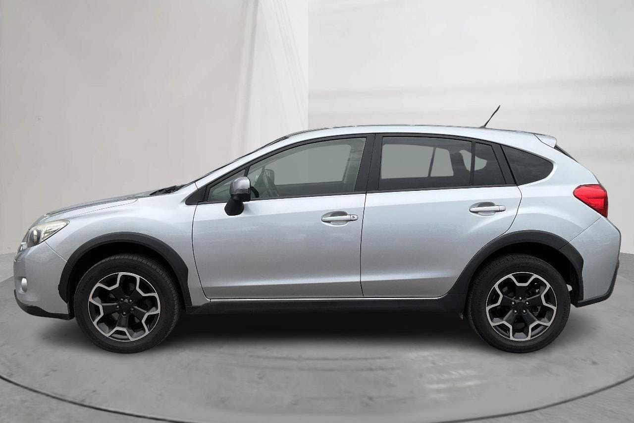 Presentationsfoto 2 av 14: Subaru XV 1.6i (114hk) - 17 780 mil - Automat - silver - 2013