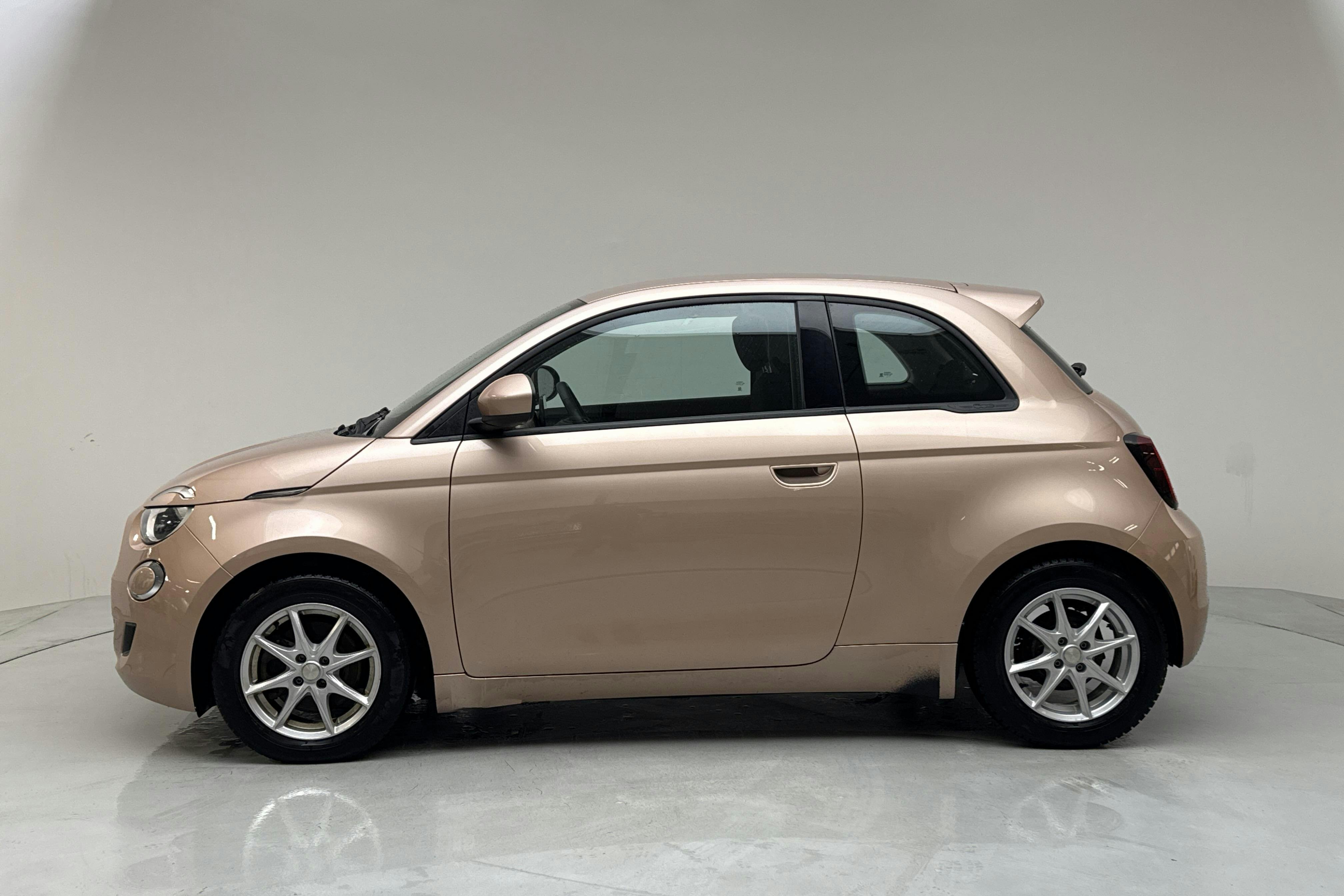 Presentationsfoto 2 av 16: Fiat 500e (118hk) - 5 728 mil - Automat - röd - 2022