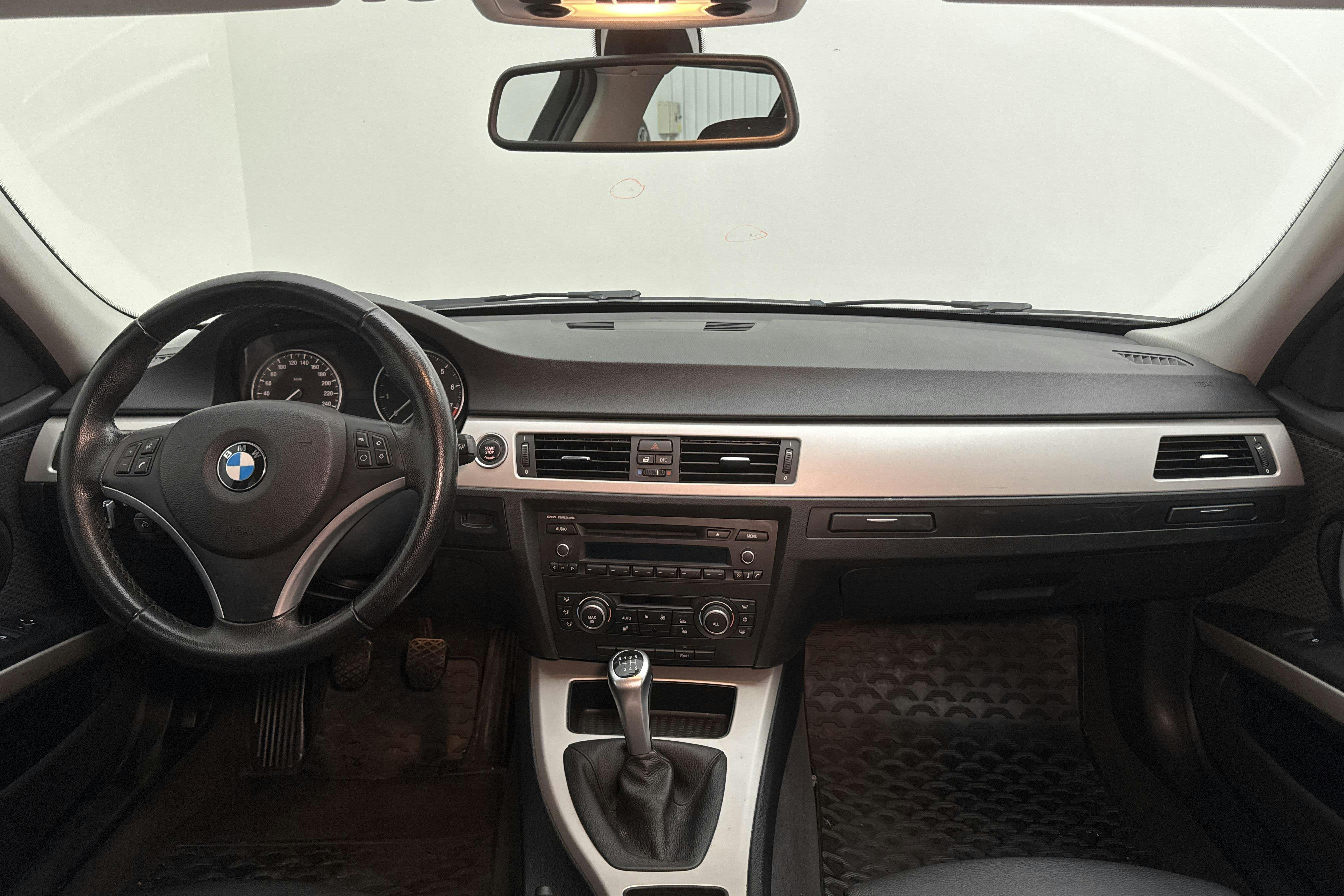 BMW 320i Touring, E91 (170hk) - 16 504 mil - Manuell - svart - 2011