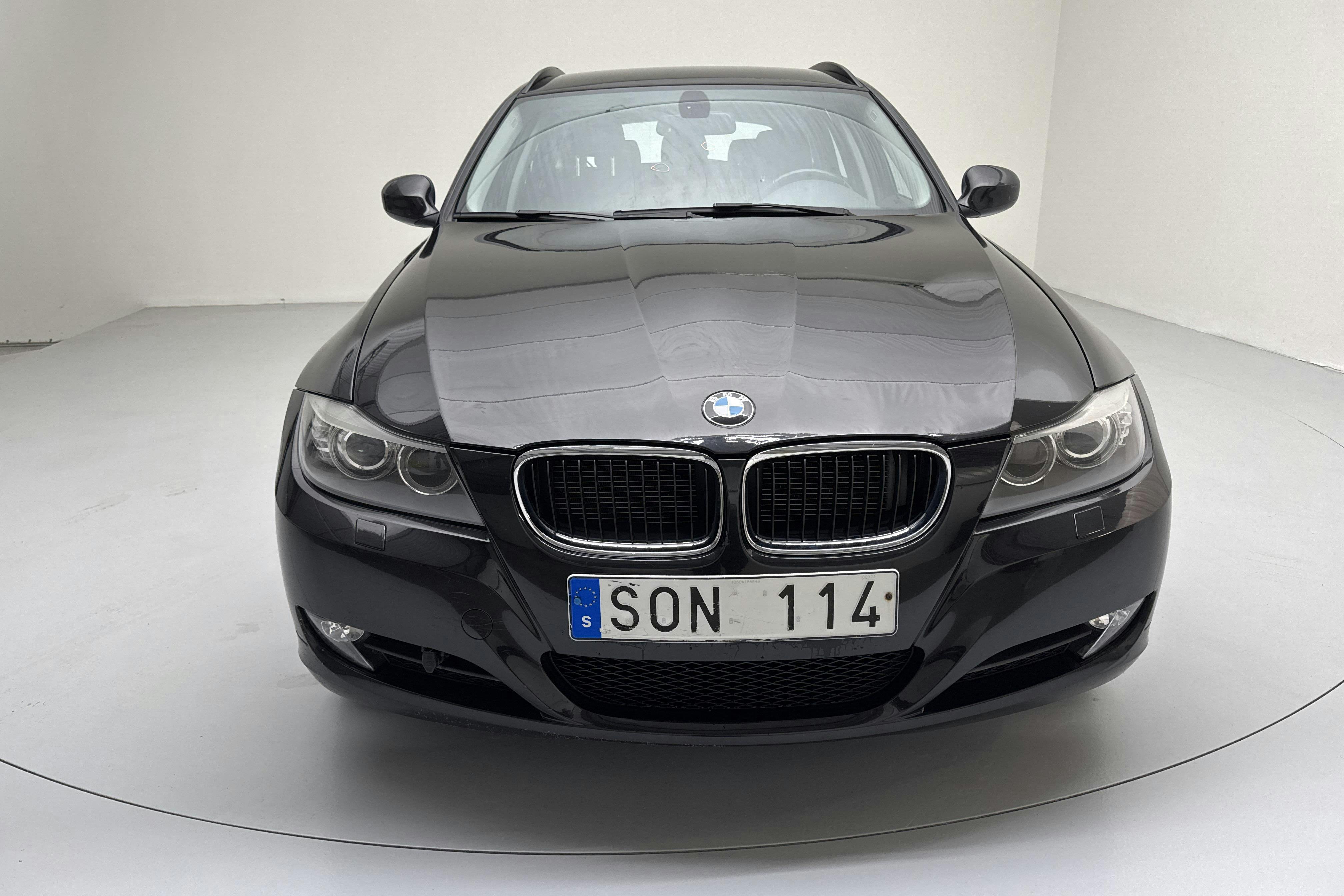 BMW 320i Touring, E91 (170hk) - 16 504 mil - Manuell - svart - 2011