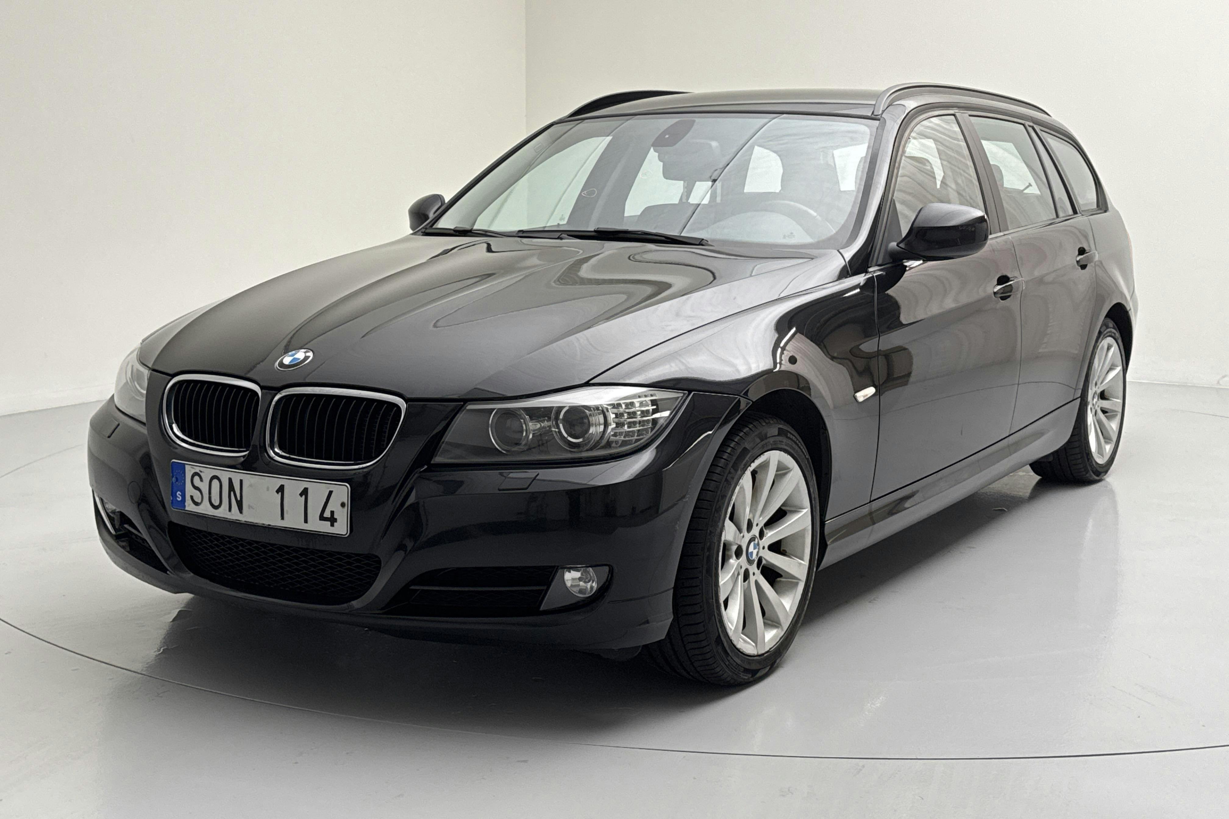 BMW 320i Touring, E91 (170hk) - 16 504 mil - Manuell - svart - 2011