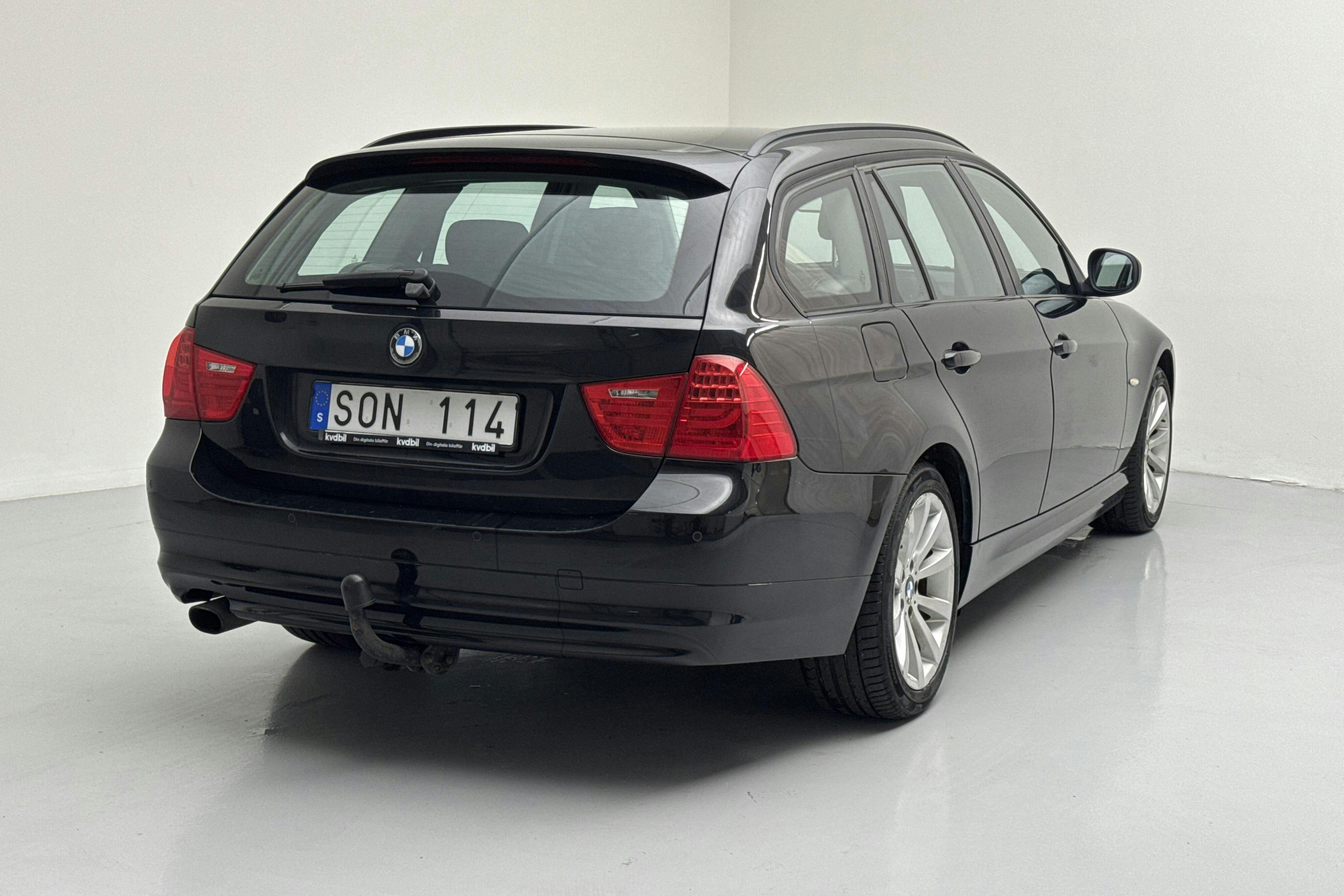 BMW 320i Touring, E91 (170hk) - 16 504 mil - Manuell - svart - 2011