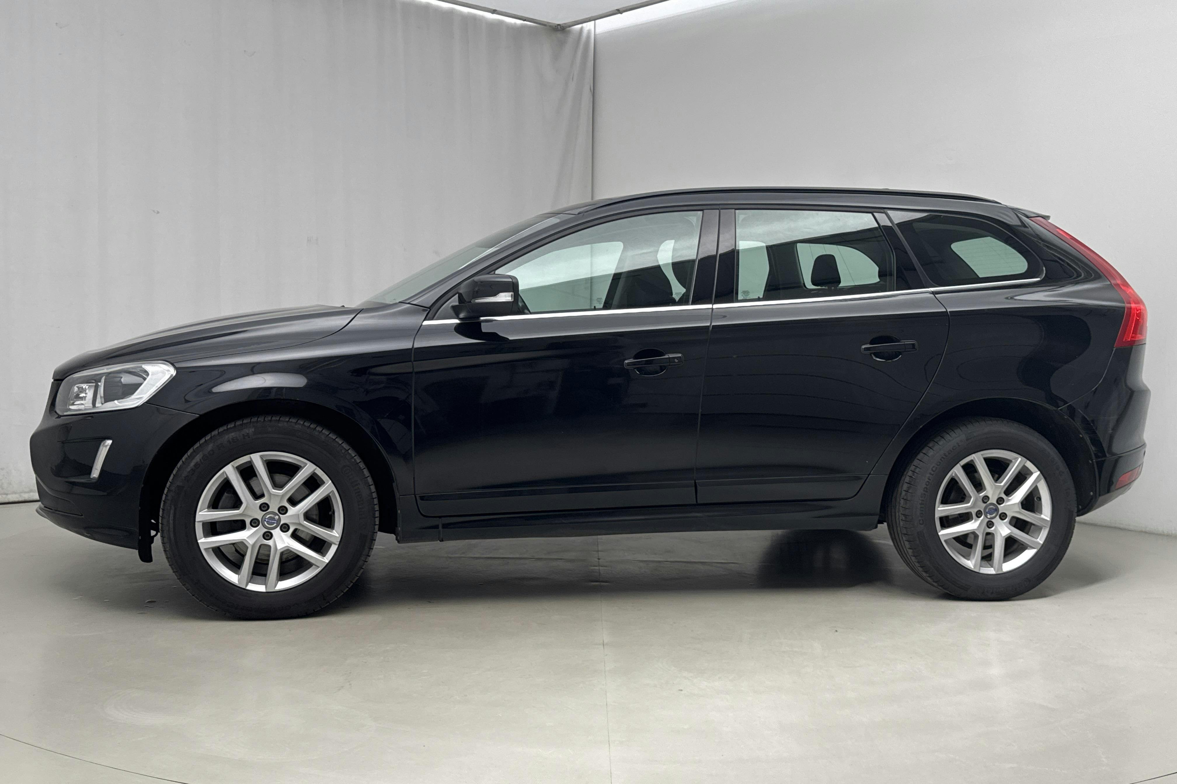 Presentationsfoto 2 av 15: Volvo XC60 D4 AWD (190hk) - 14 635 mil - Automat - svart - 2017