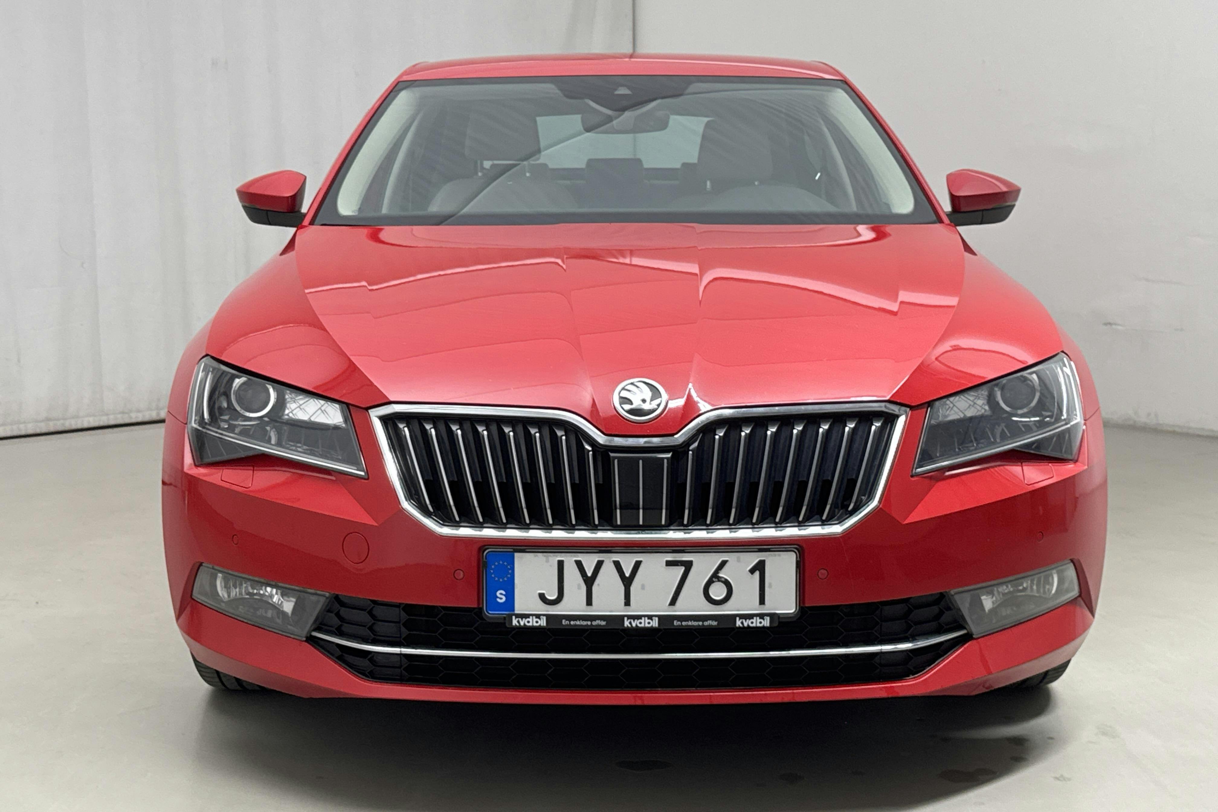 Skoda Superb 1.8 TSI (180hk) - 12 406 mil - Automat - röd - 2016