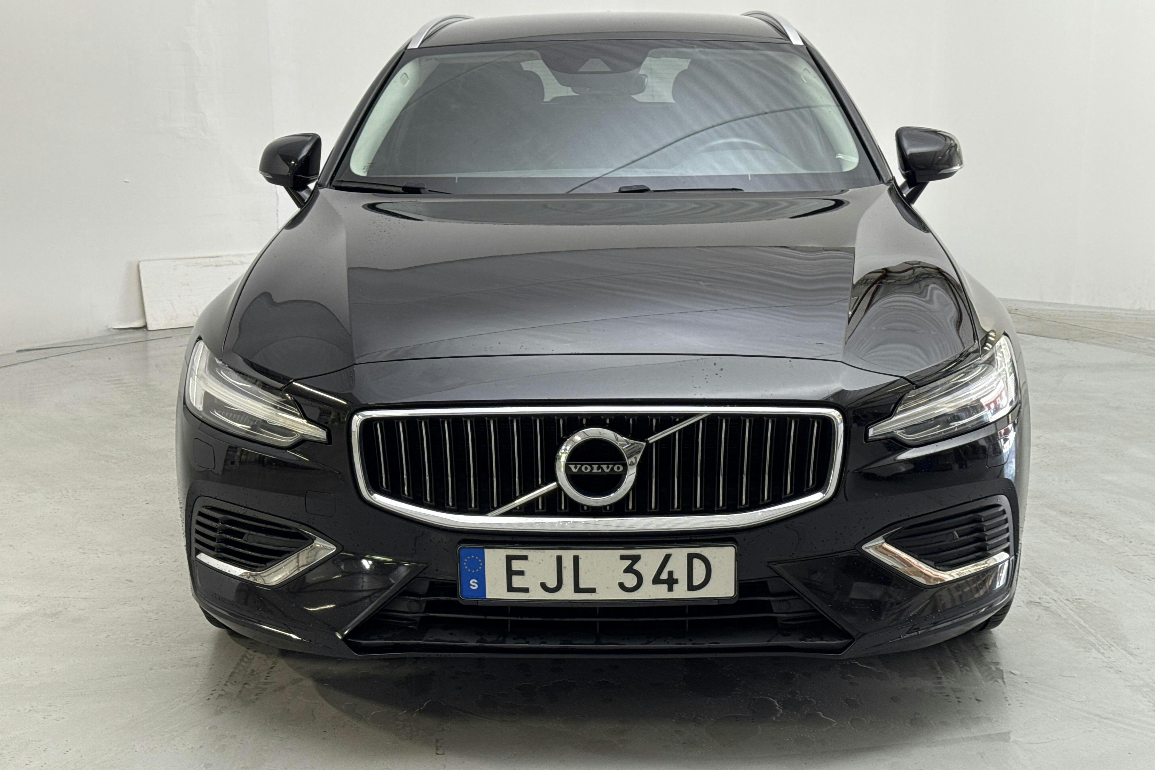 Volvo V60 T6 AWD Twin Engine (340hk) - 11 349 mil - Automat - svart - 2022