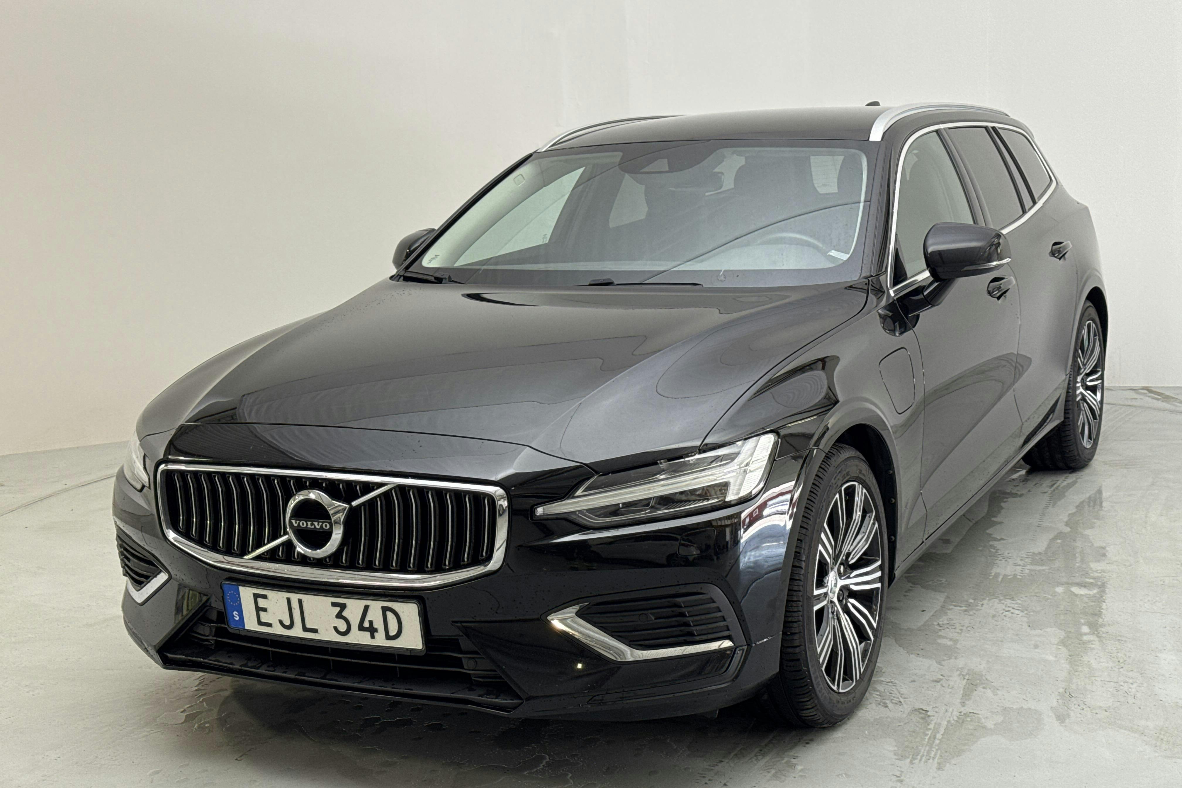Volvo V60 T6 AWD Twin Engine (340hk) - 11 349 mil - Automat - svart - 2022