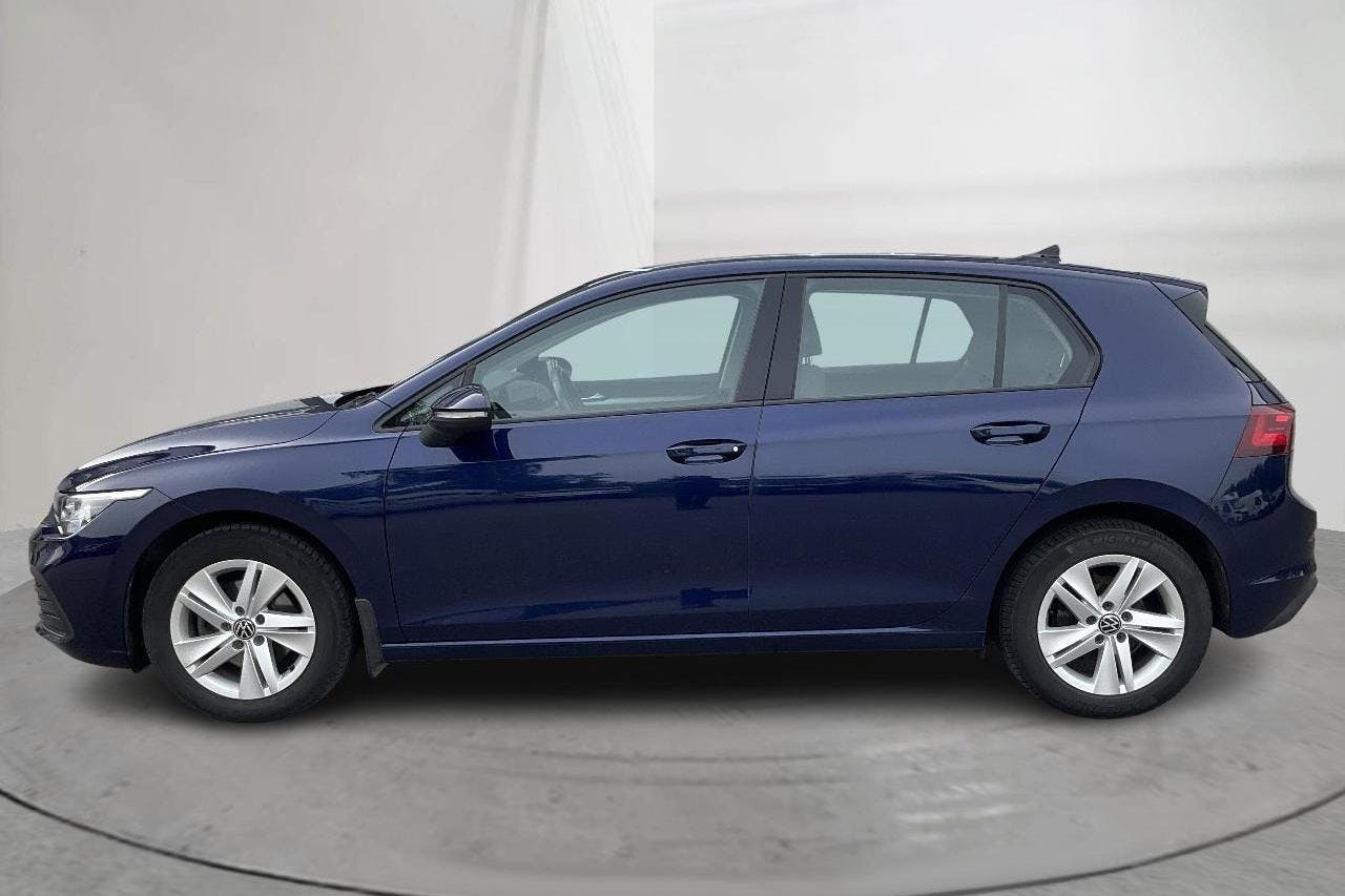 Presentationsfoto 2 av 13: VW Golf VIII TGI 5dr (130hk) - 6 358 mil - Automat - blå - 2022