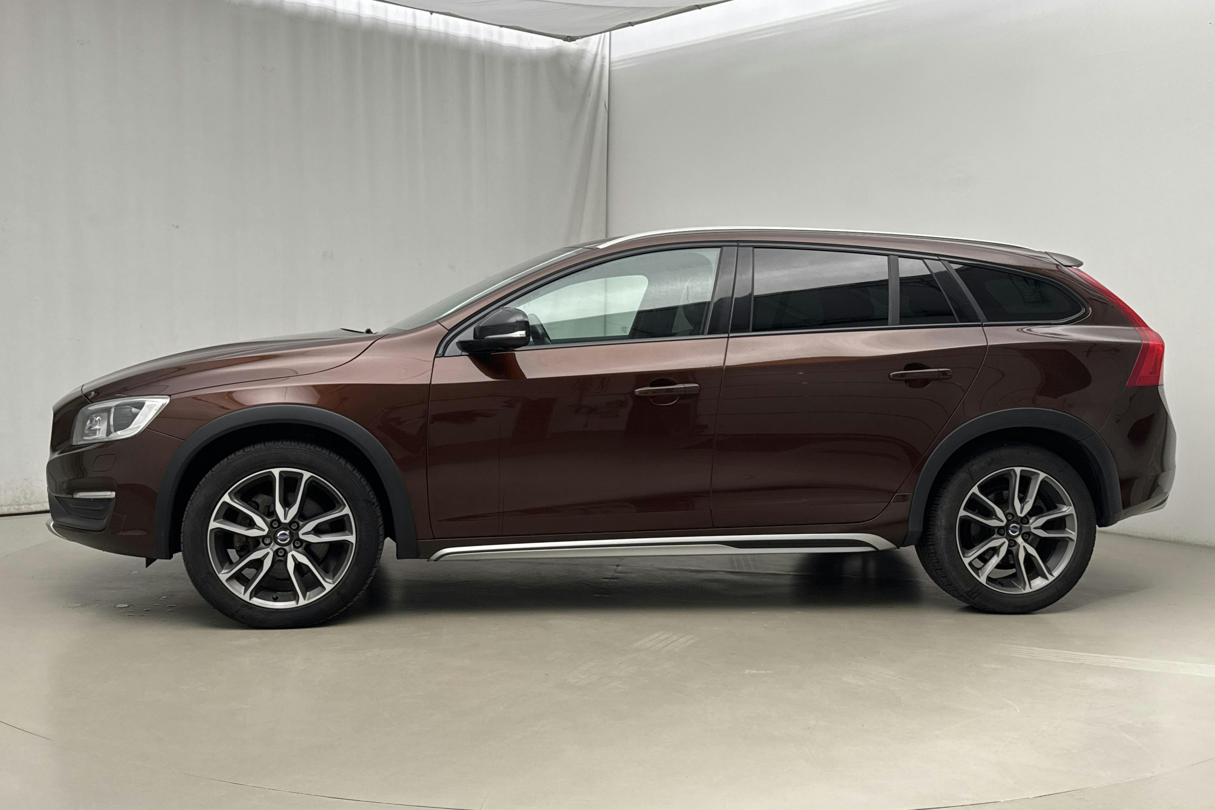 Esitlusfoto 2 aadressil 13: Volvo V60 D4 Cross Country (190hk) - 188 530 km - Käsitsi - pruun - 2016