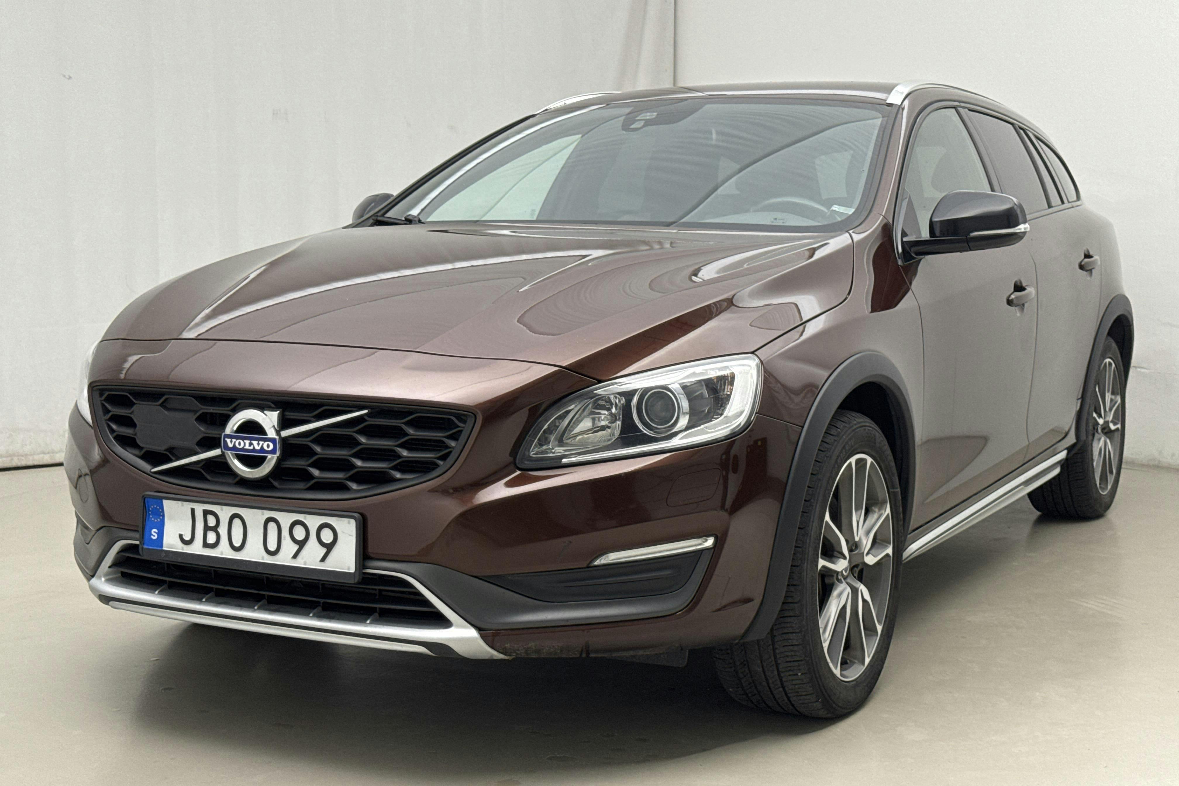 Esitlusfoto 1 aadressil 13: Volvo V60 D4 Cross Country (190hk) - 188 530 km - Käsitsi - pruun - 2016