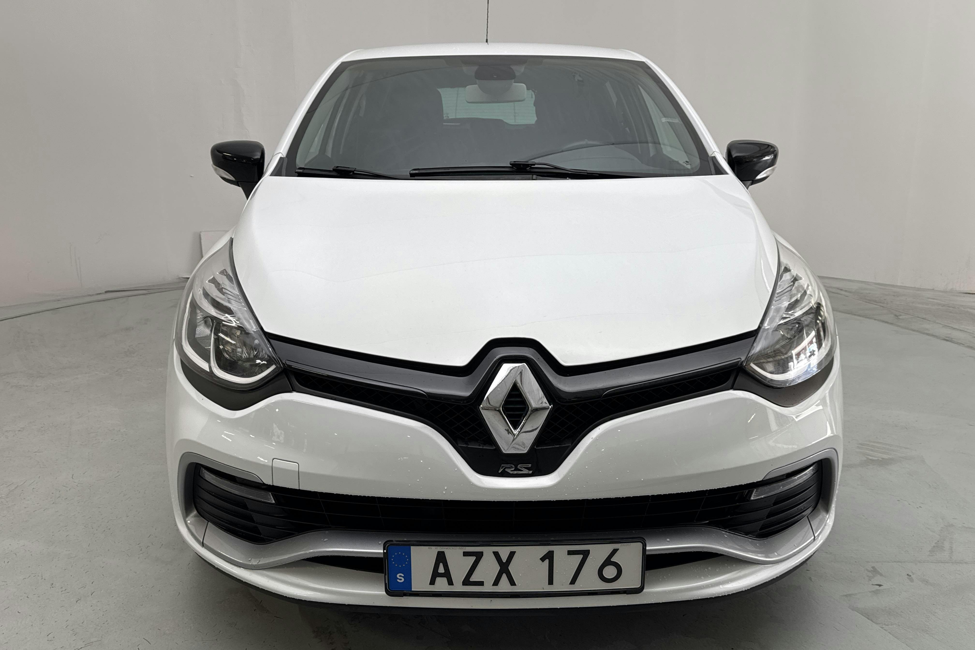 Renault Clio IV R.S. 200 (200hk) - 119 480 km - Automaatne - valge - 2014