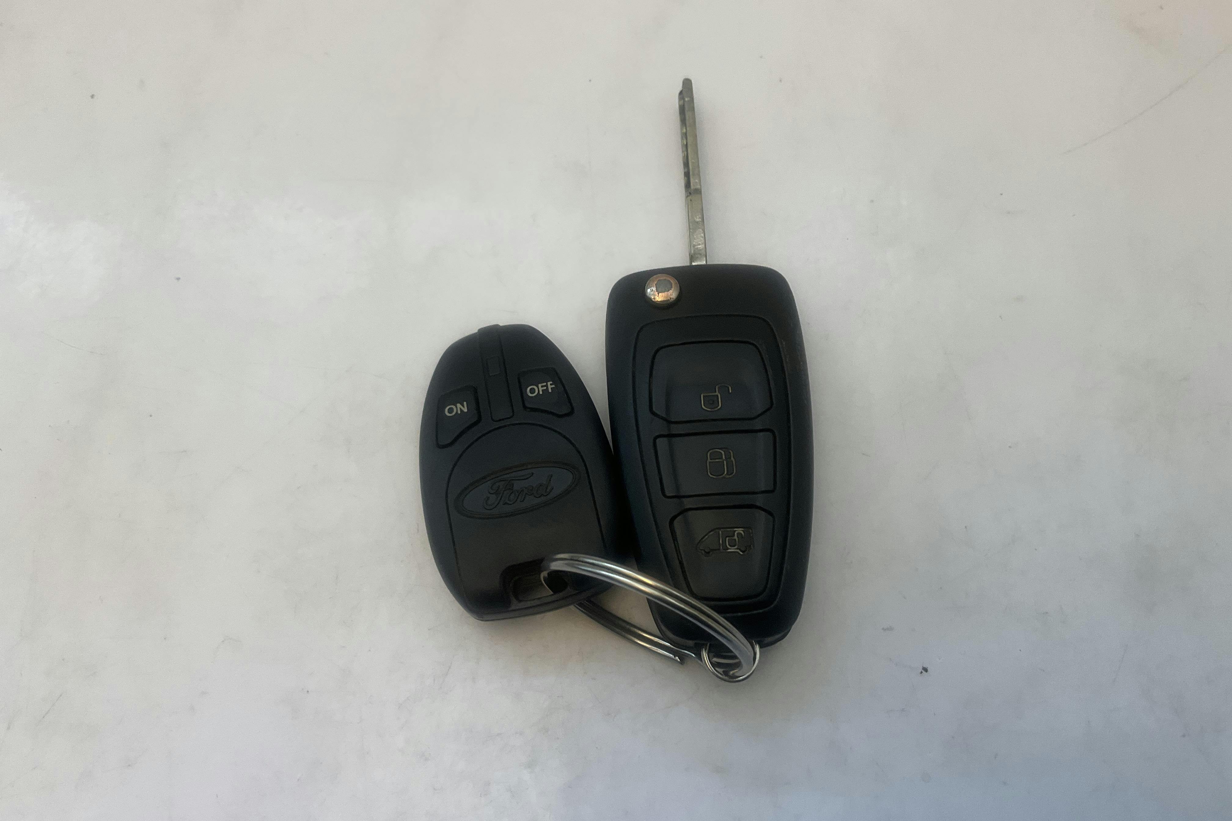 Esitlusfoto 12 aadressil 12: Ford Transit Chassi 350 2.0 TDCi 2WD (130hk) - 100 110 km - Käsitsi - valge - 2018