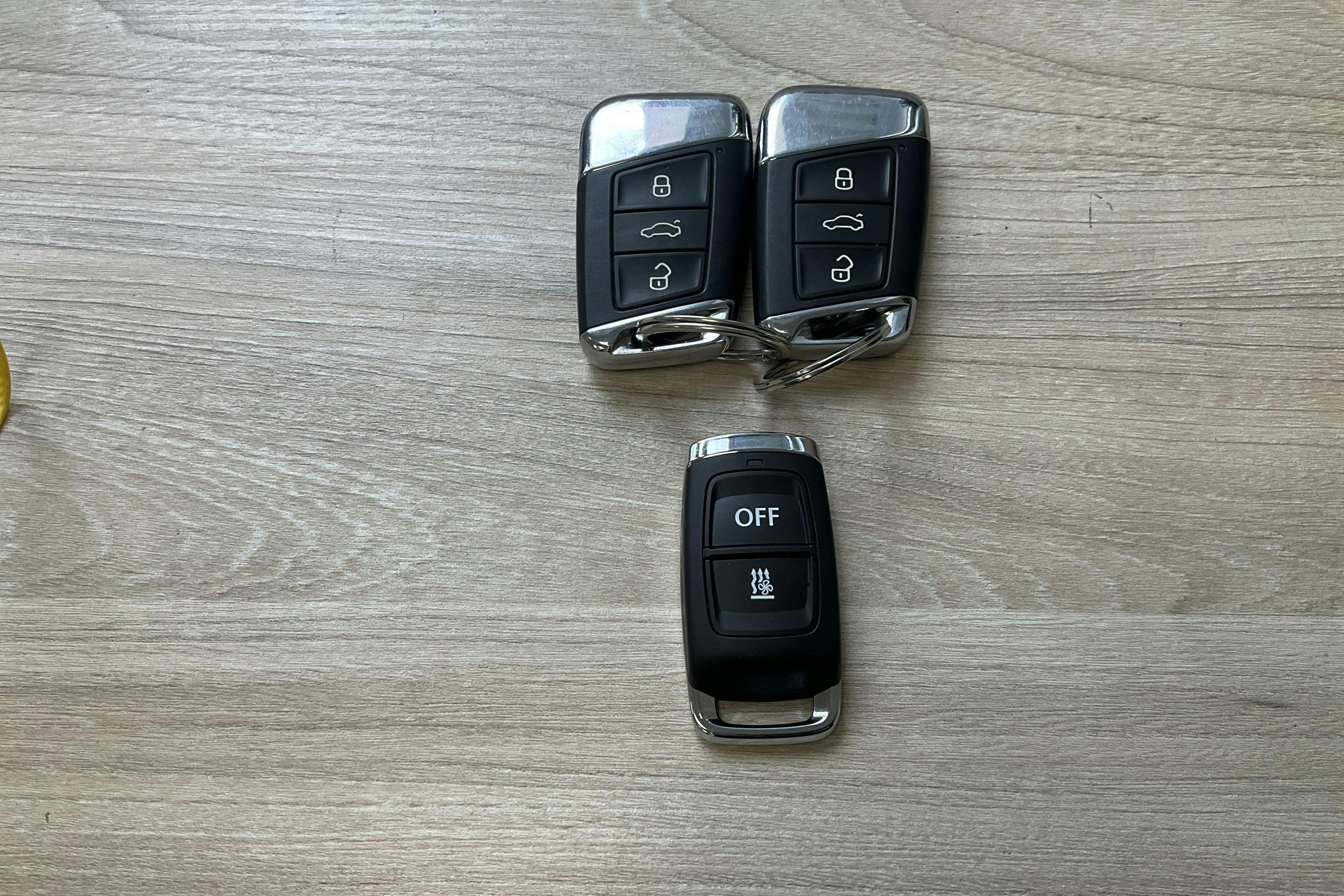 VW Passat 2.0 TDI Sportscombi (200hk) - 11 885 mil - Automat - vit - 2021