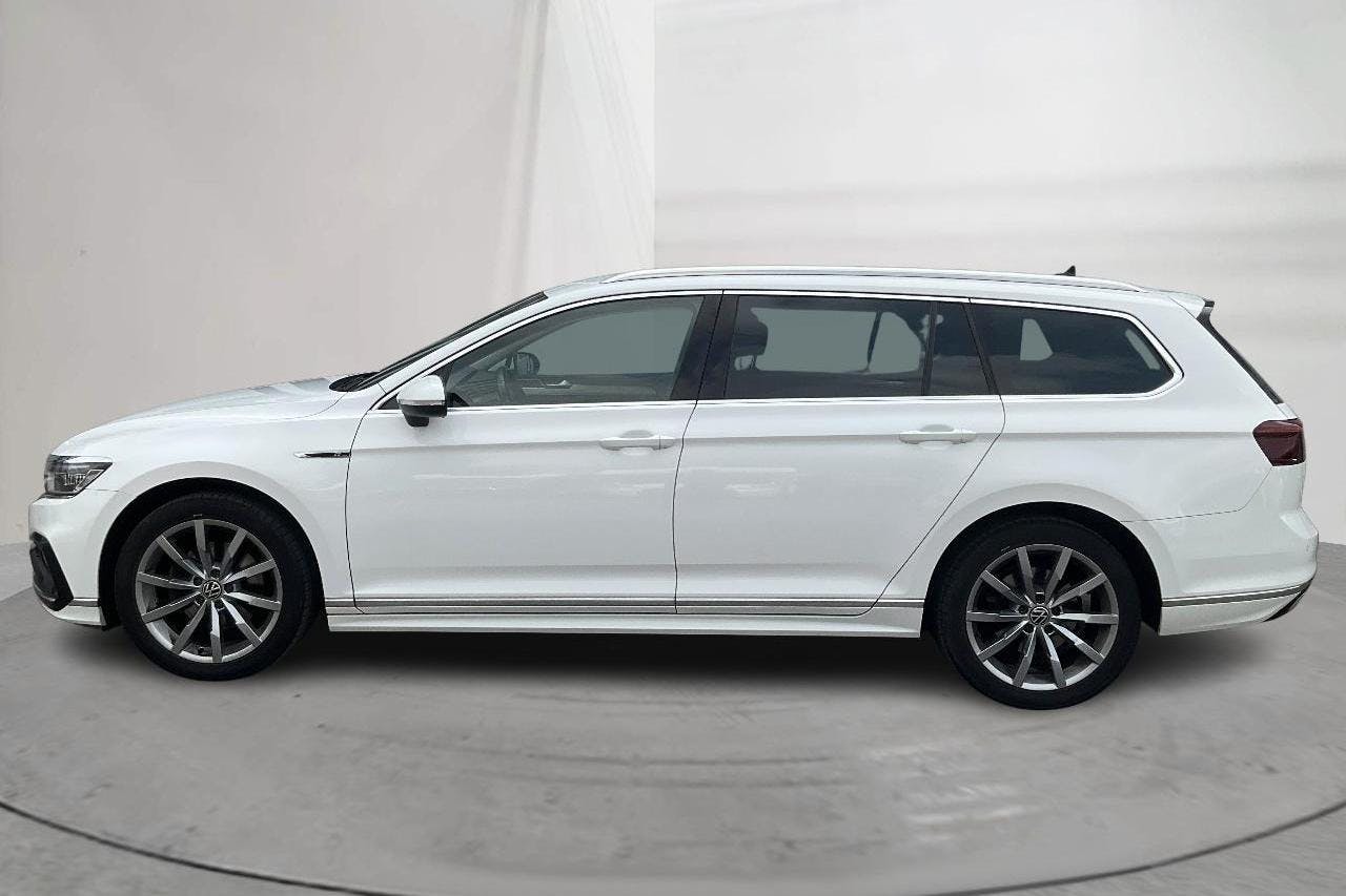 VW Passat 2.0 TDI Sportscombi (200hk) - 11 885 mil - Automat - vit - 2021