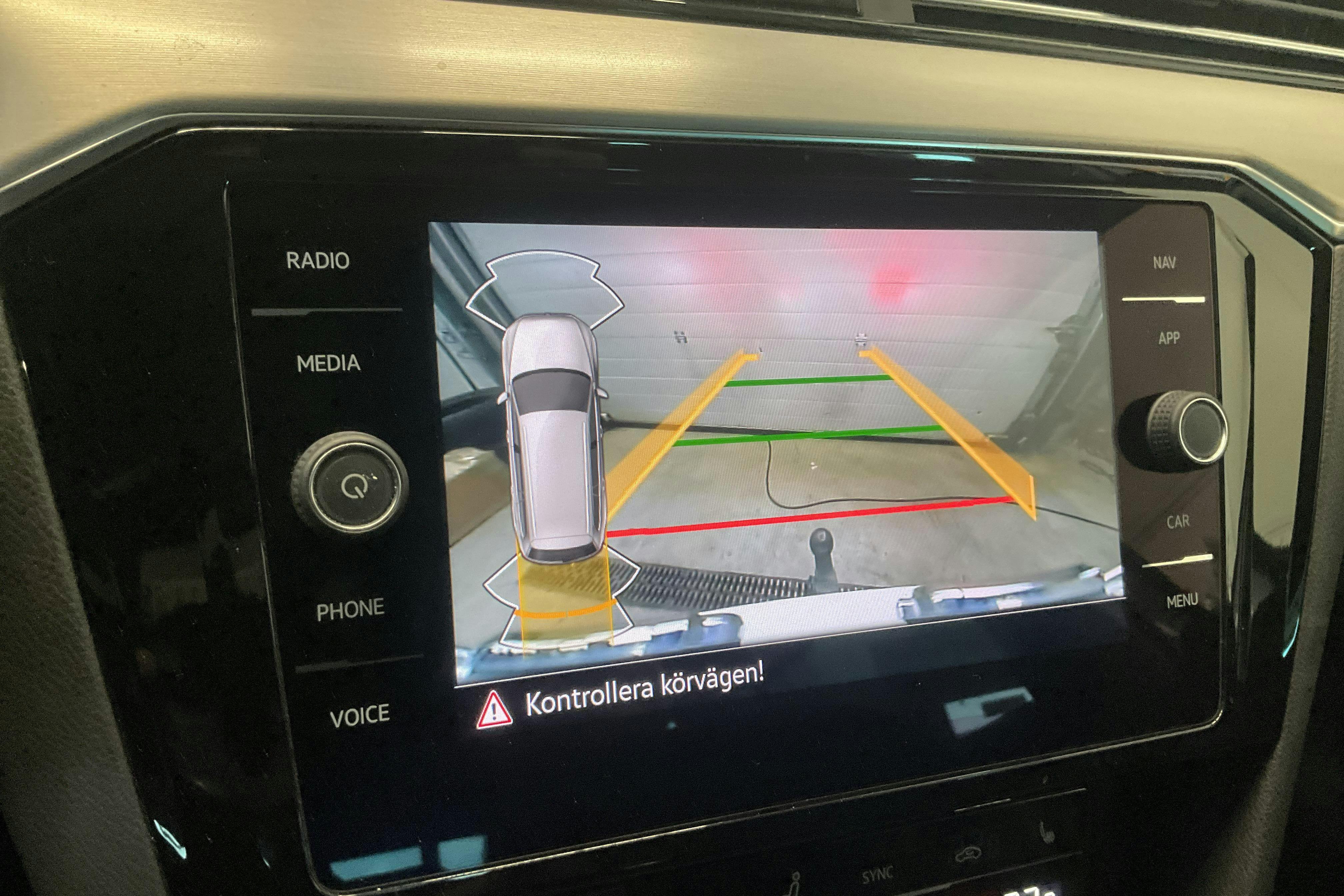VW Passat 2.0 TDI Sportscombi (200hk) - 11 885 mil - Automat - vit - 2021