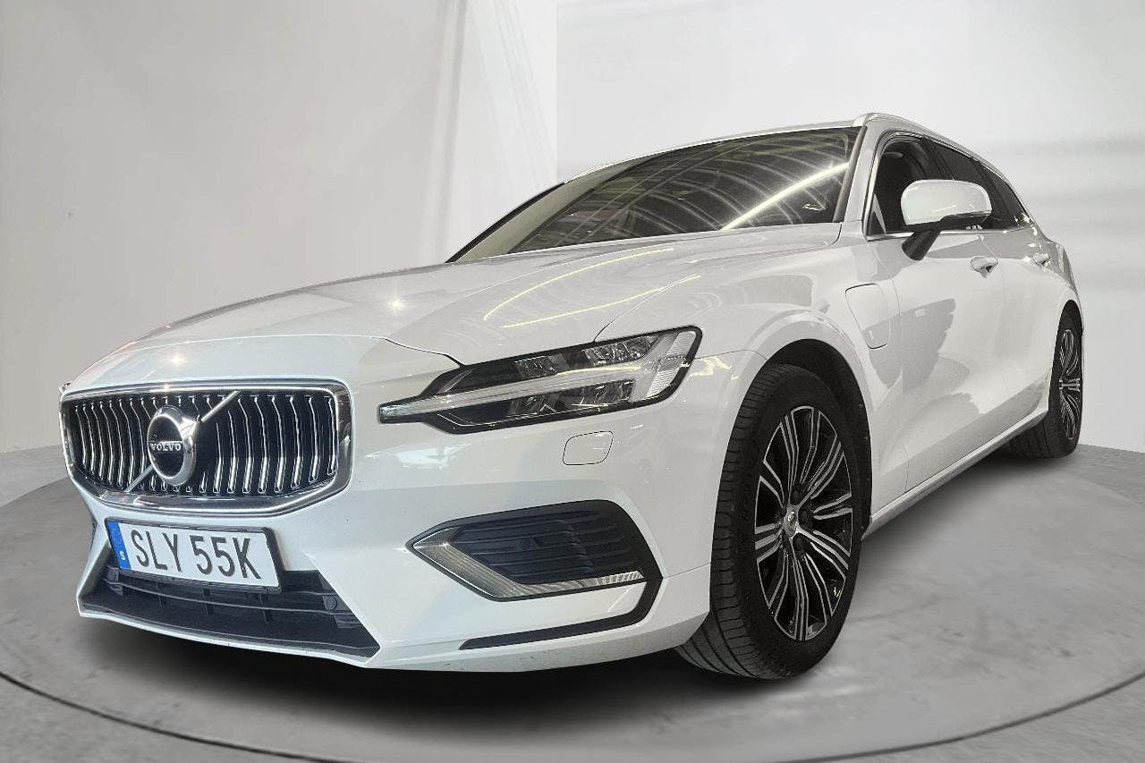 Presentationsfoto 1 av 17: Volvo V60 T6 AWD Recharge (350hk) - 12 769 mil - Automat - vit - 2022