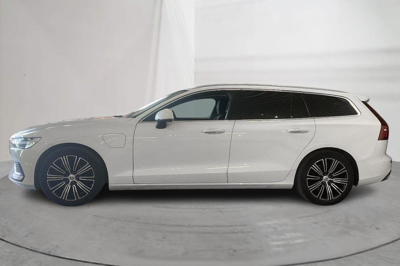 Presentationsfoto 2 av 17: Volvo V60 T6 AWD Recharge (350hk) - 12 769 mil - Automat - vit - 2022