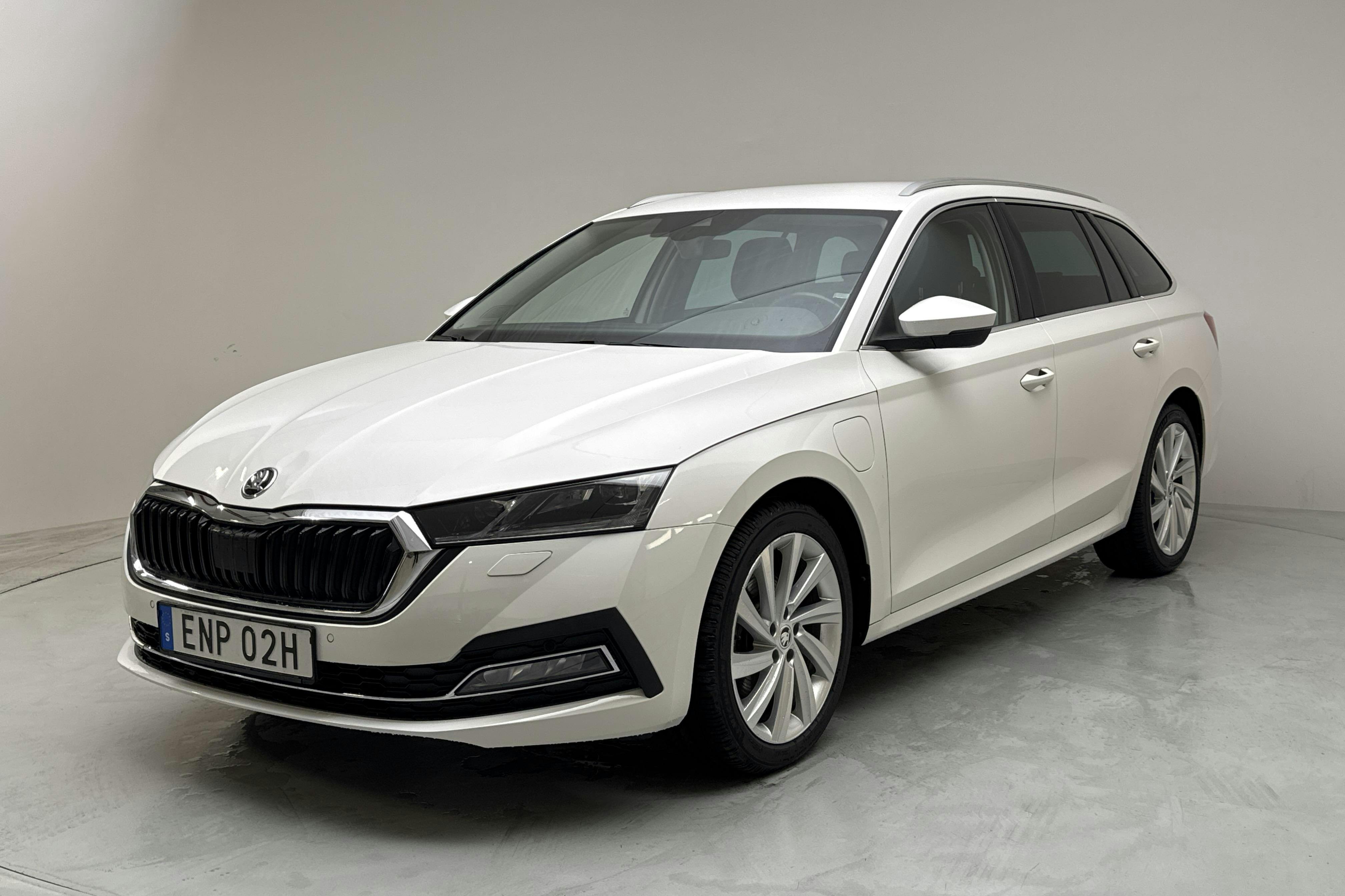 Esitlusfoto 1 aadressil 14: Skoda Octavia 1.4 iV PHEV Combi (204hk) - 93 110 km - Automaatne - valge - 2021