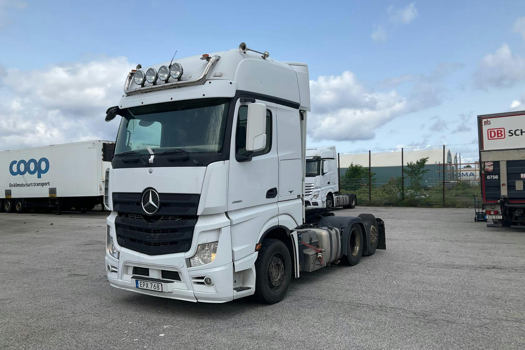 MERCEDES ACTROS 963-4-C - 740 032 km - Automat - vit - 2015