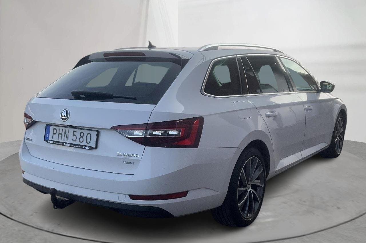Skoda Superb 2.0 TDI 4x4 Kombi (190hk) - 12 421 mil - Automat - vit - 2017