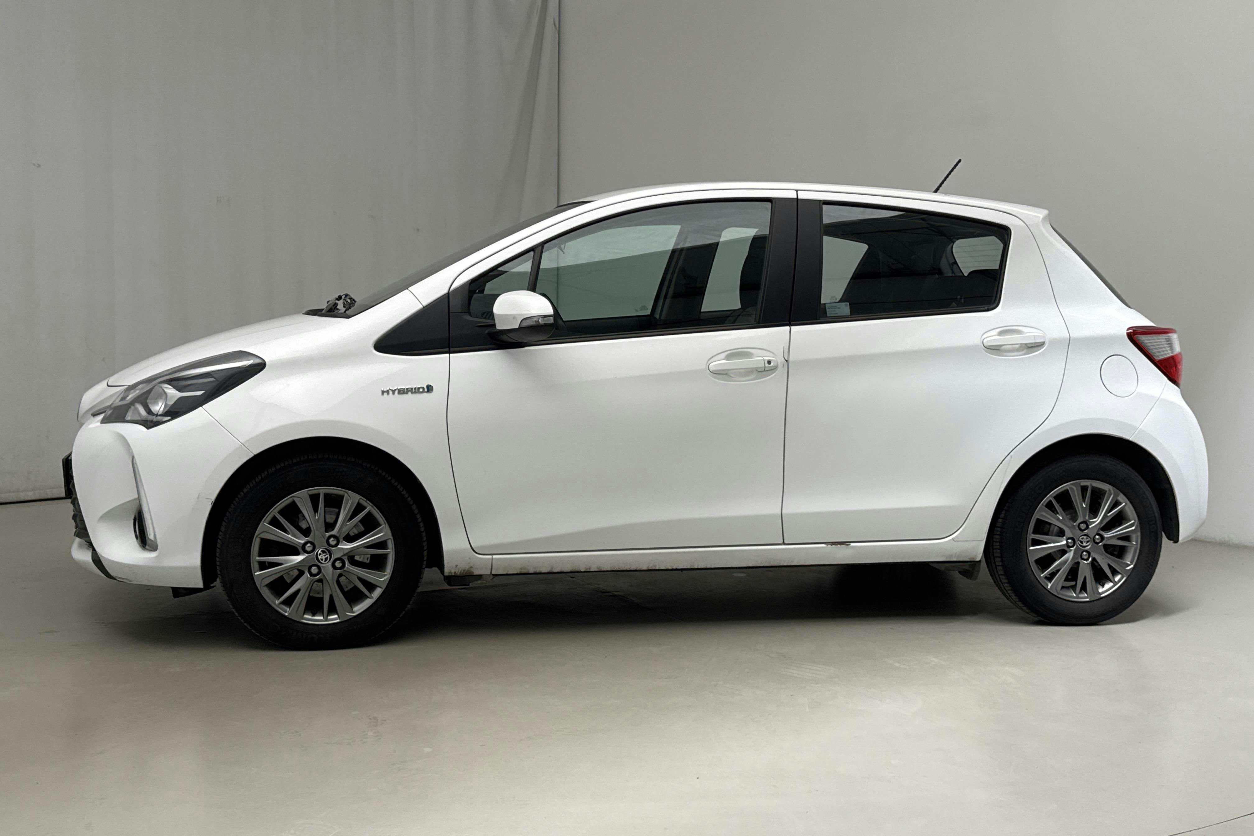 Presentationsfoto 2 av 16: Toyota Yaris 1.5 Hybrid 5dr (101hk) - 8 927 mil - Automat - vit - 2018