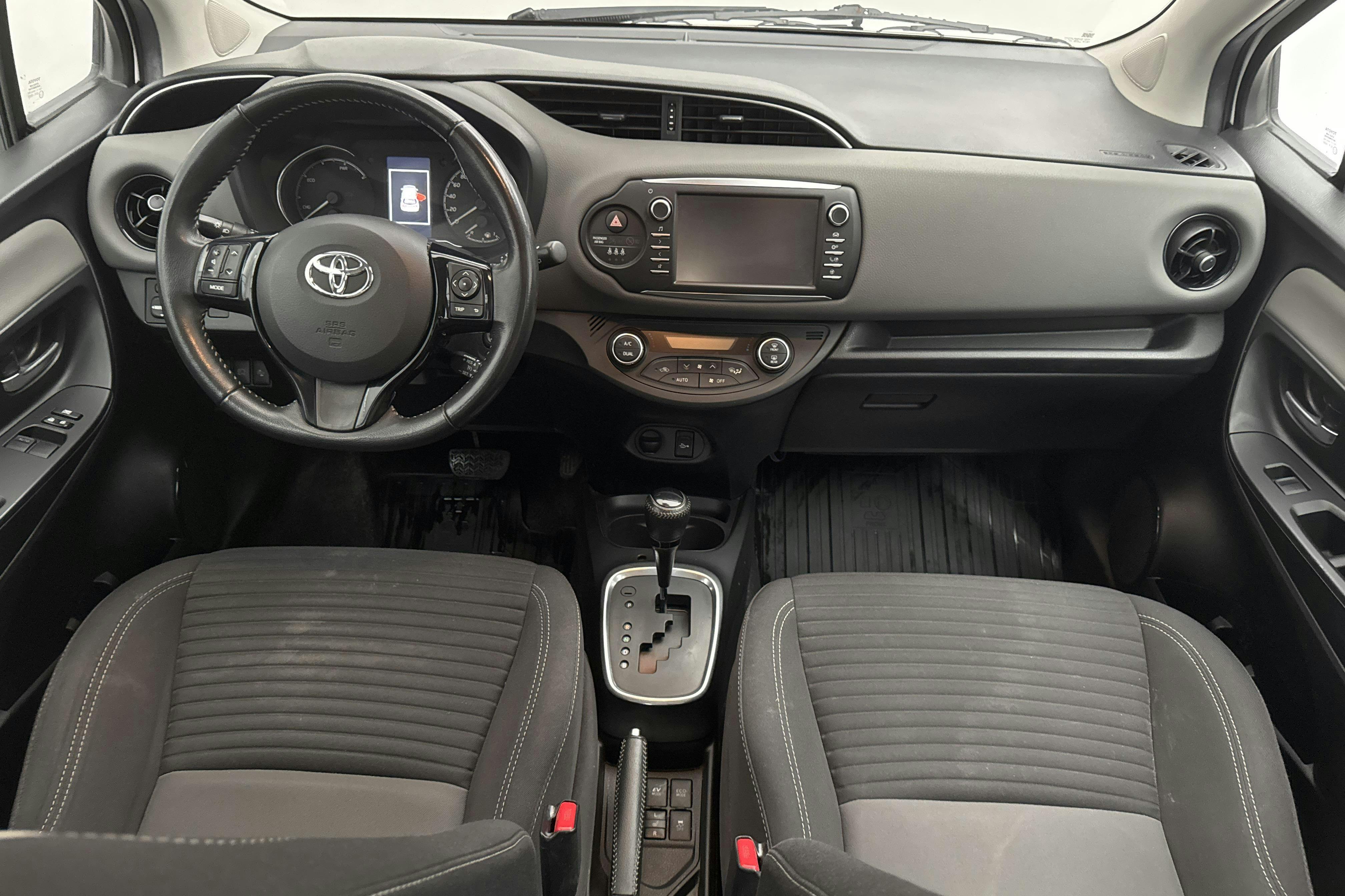 Toyota Yaris 1.5 Hybrid 5dr (101hk) - 8 927 mil - Automat - vit - 2018