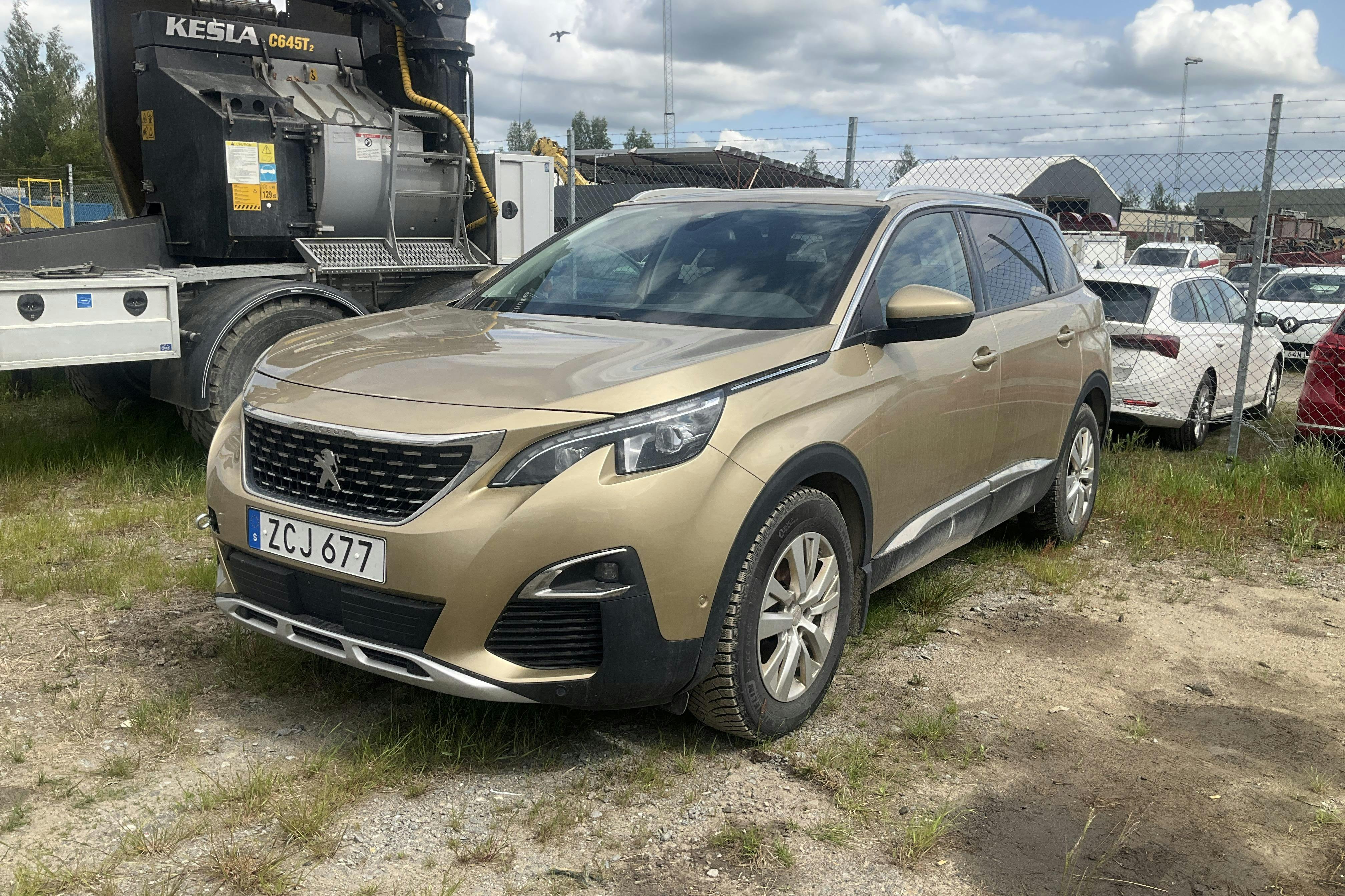 Peugeot 5008 1.2 PureTech (130hk) - 14 784 mil - Manuell - gul - 2017