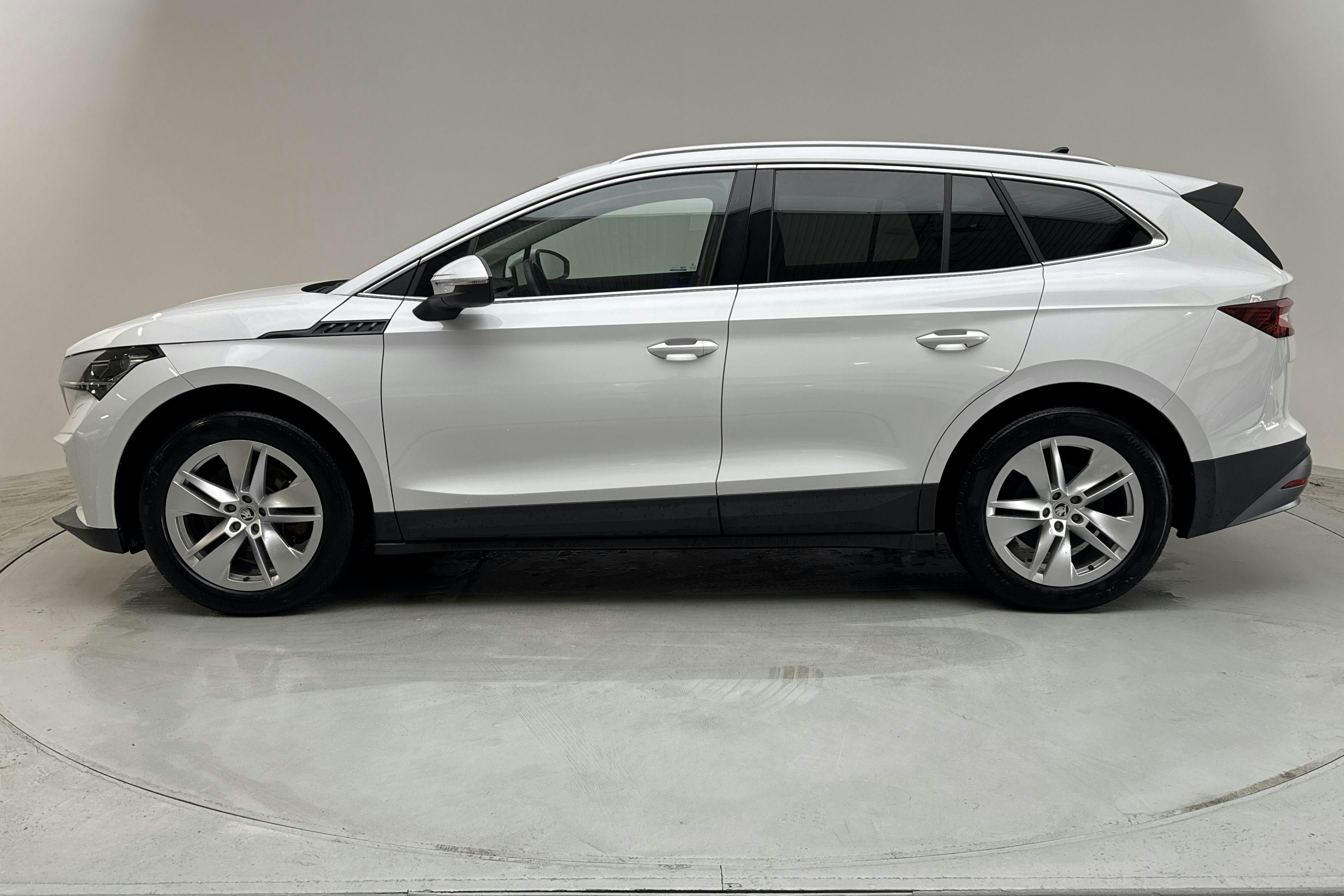Presentationsfoto 2 av 15: Skoda Enyaq 80 iV (204hk) - 5 007 mil - Automat - vit - 2022