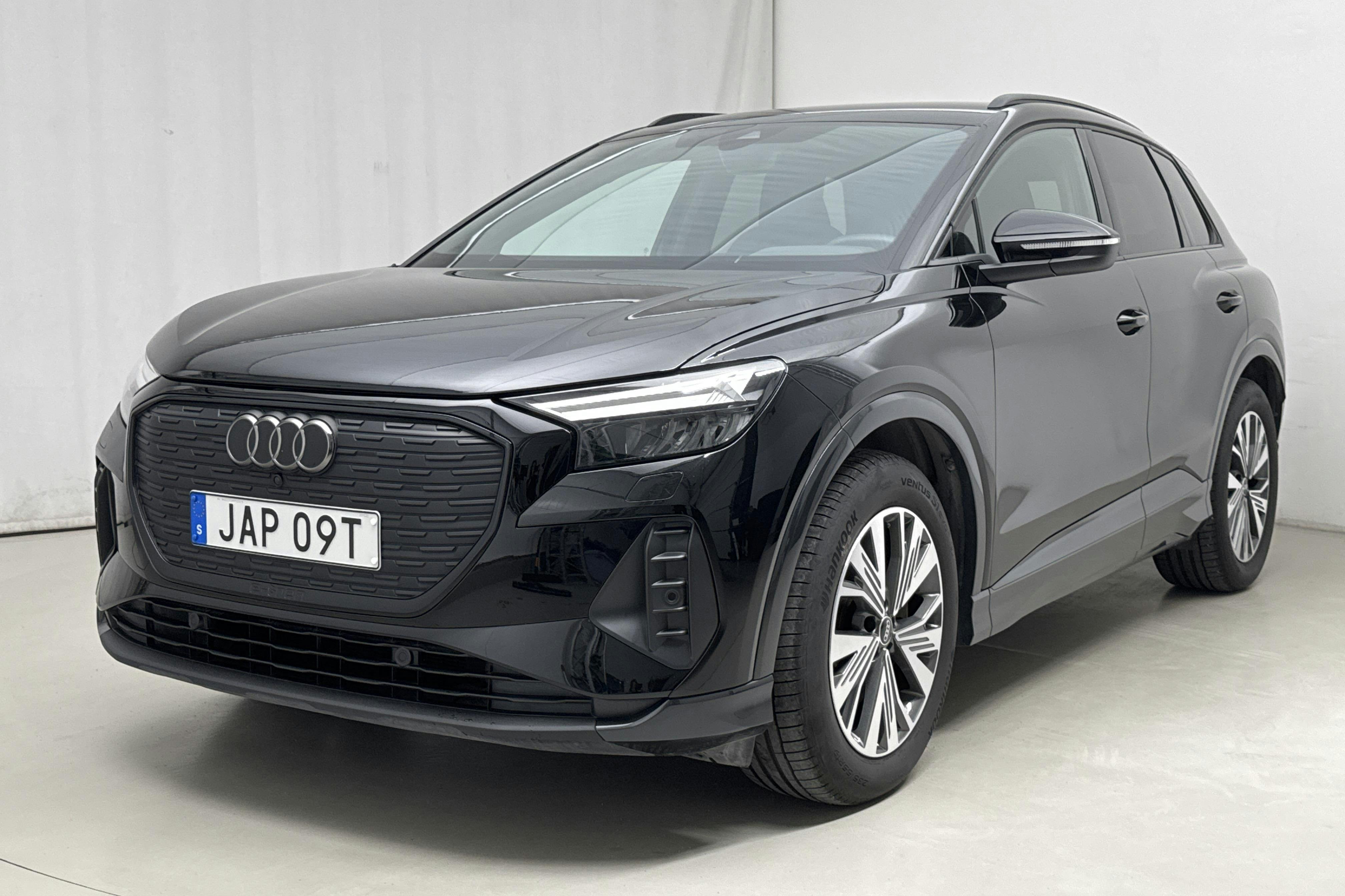 Audi Q4 45 e-tron quattro 77 kWh (265hk) - 1 353 mil - Automat - svart - 2024