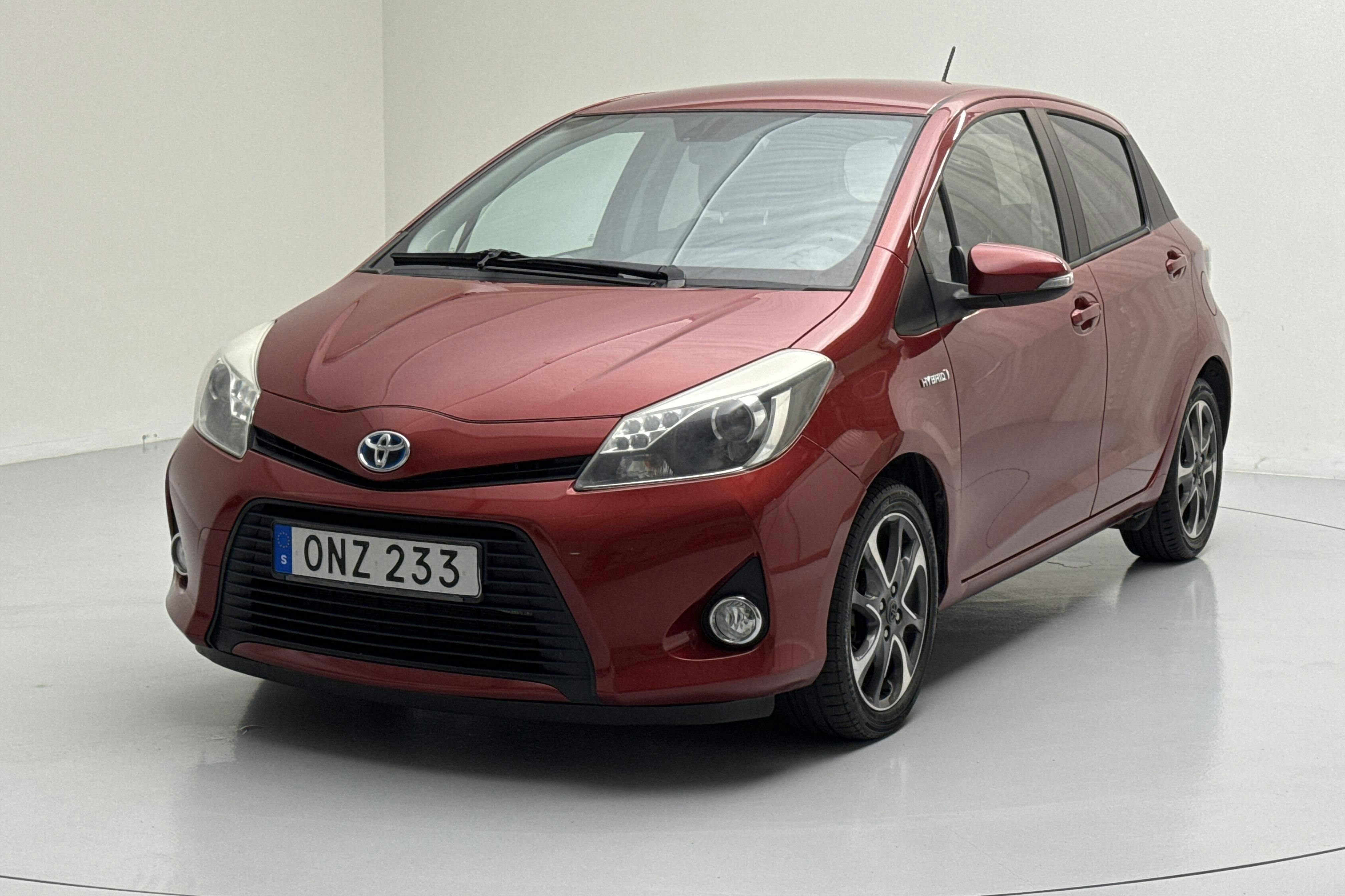 Toyota Yaris 1.5 HSD 5dr (75hk) - 11 435 mil - Automat - röd - 2014