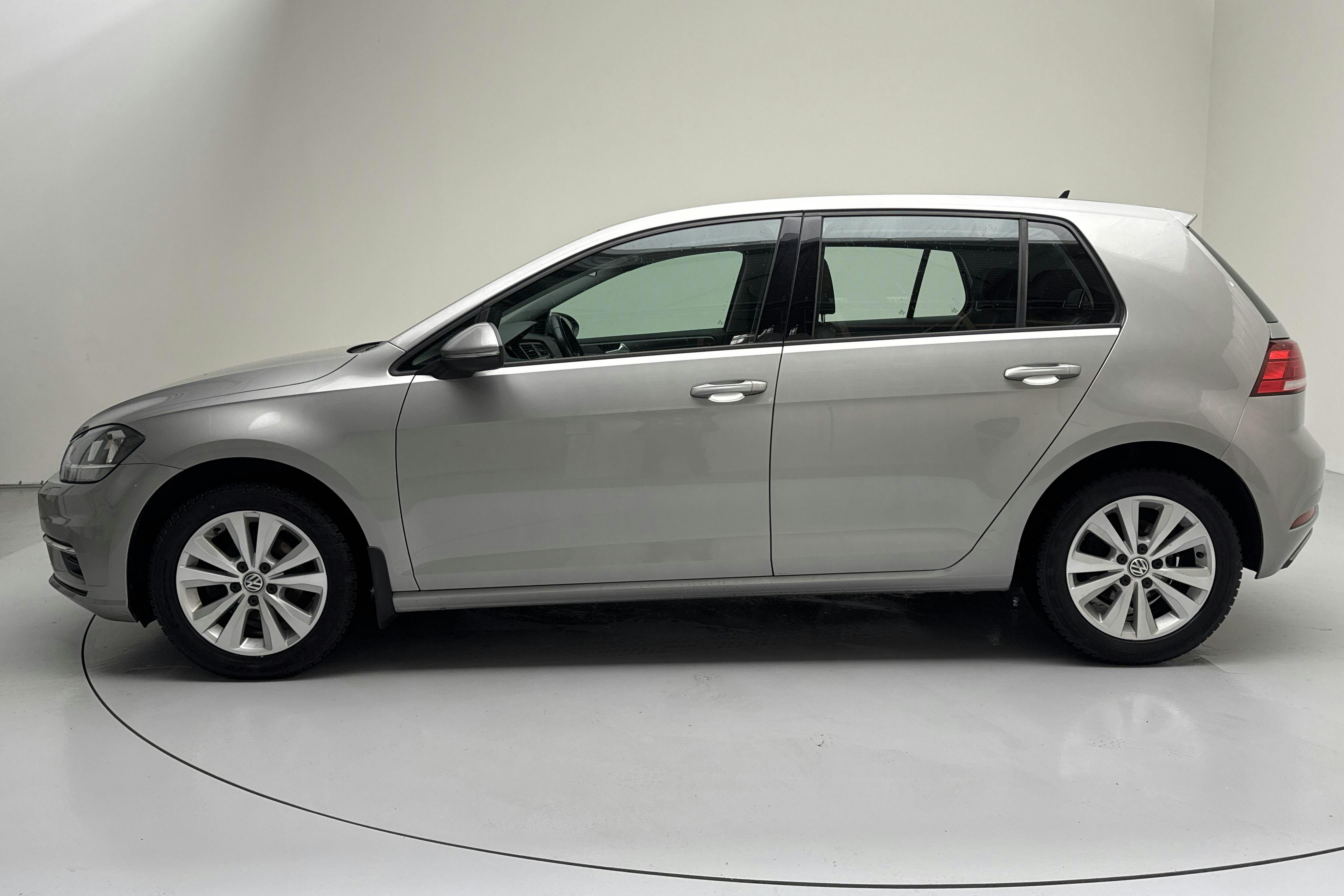 Presentationsfoto 2 av 11: VW Golf VII 1.0 TSI 5dr (110hk) - 18 032 mil - Manuell - silver - 2018