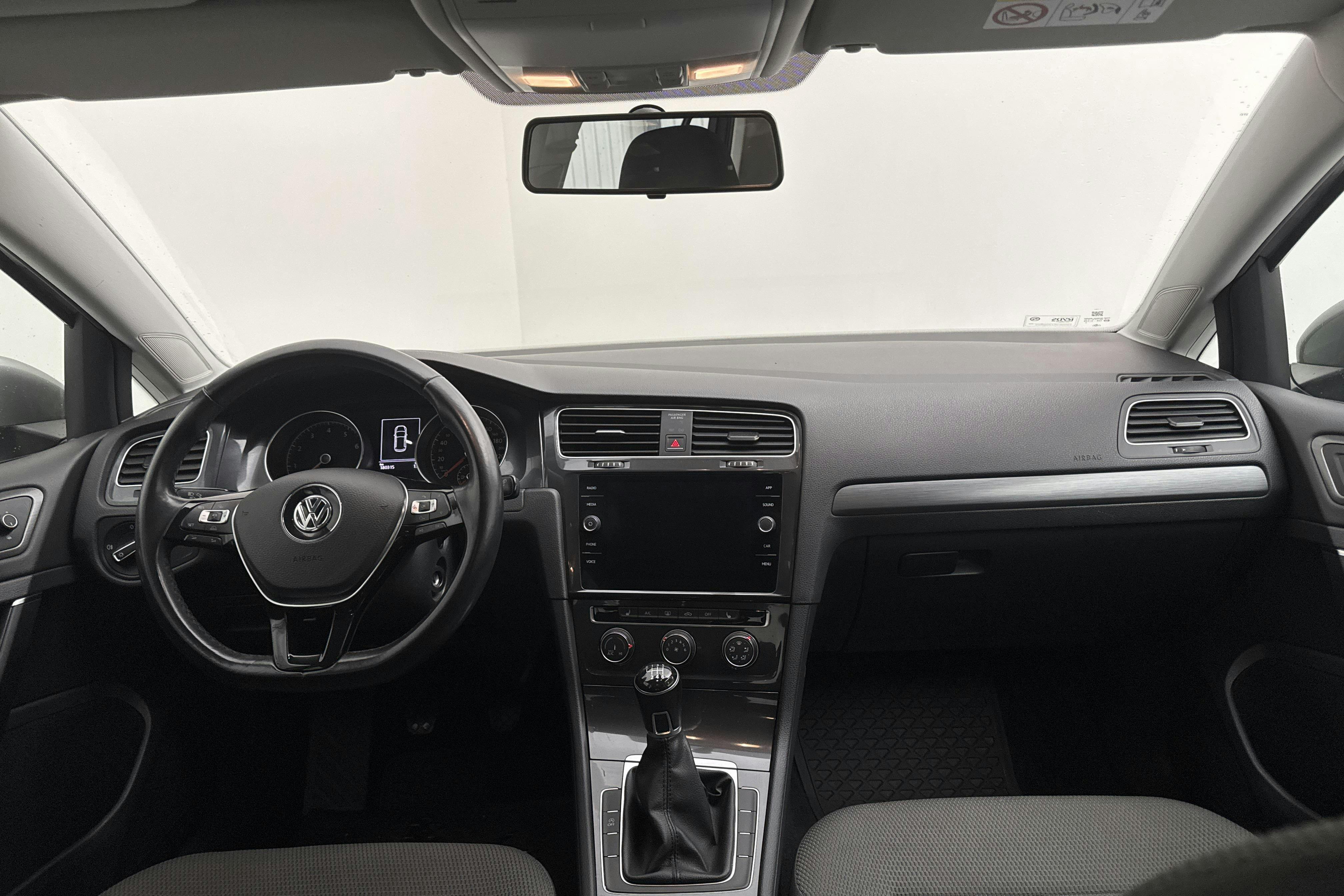 VW Golf VII 1.0 TSI 5dr (110hk) - 18 032 mil - Manuell - silver - 2018