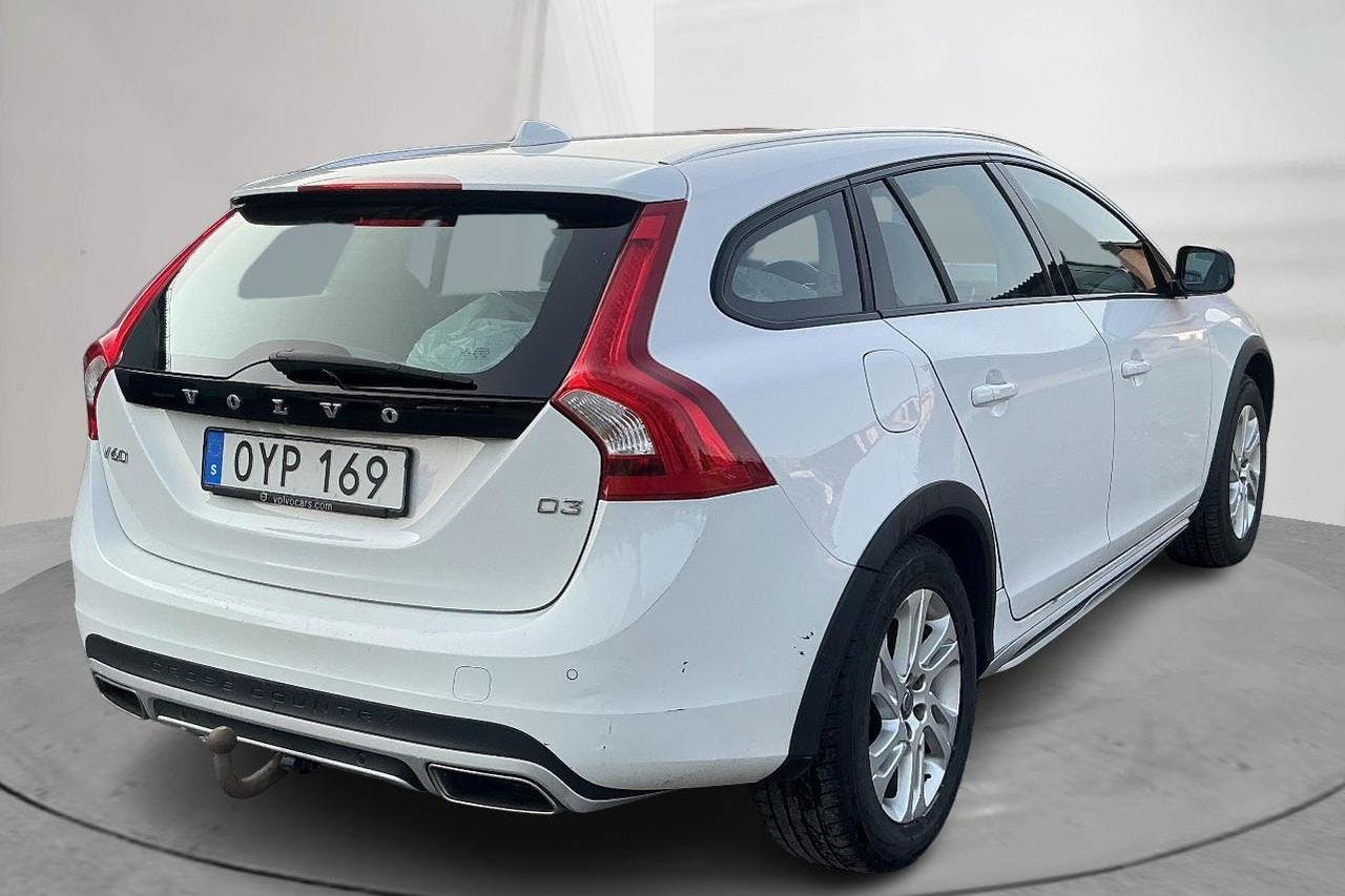 Volvo V60 D3 Cross Country (150hk) - 15 271 mil - Automat - vit - 2018