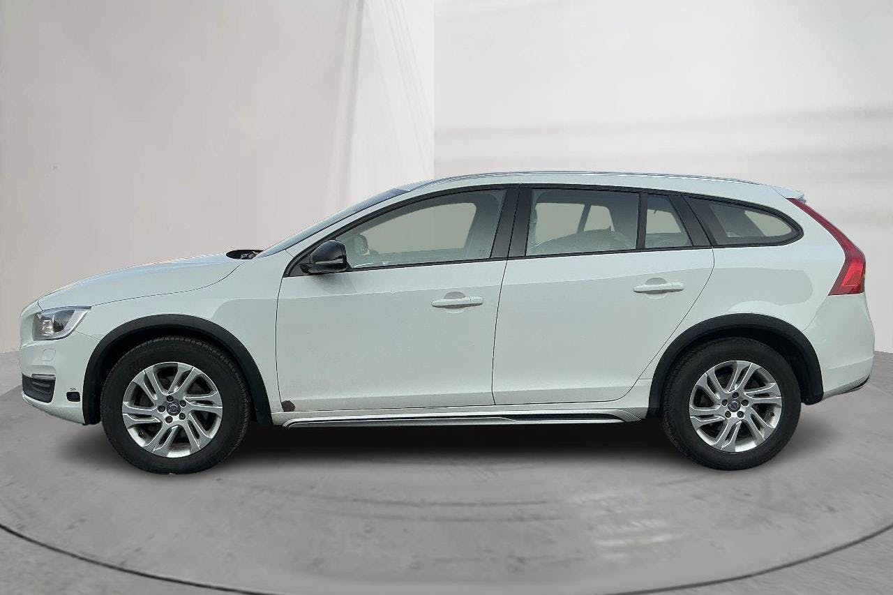 Presentationsfoto 2 av 14: Volvo V60 D3 Cross Country (150hk) - 15 271 mil - Automat - vit - 2018
