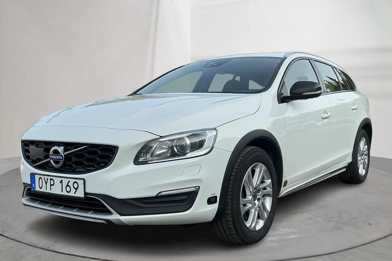Presentationsfoto 1 av 14: Volvo V60 D3 Cross Country (150hk) - 15 271 mil - Automat - vit - 2018