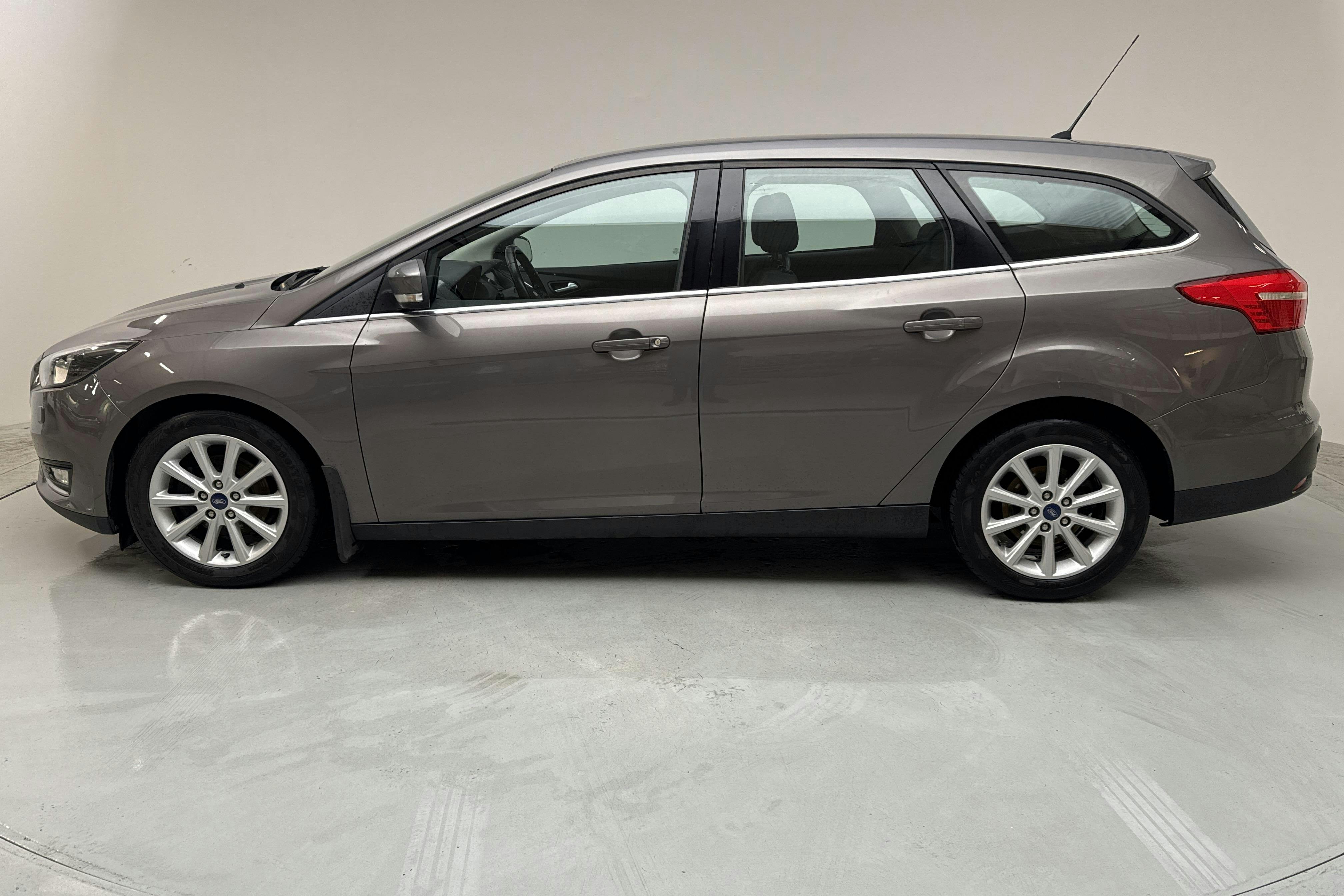 Presentation photo 2 of 12: Ford Focus 1.0 EcoBoost Kombi (125hk) - 153 630 km - Manual - brown - 2016