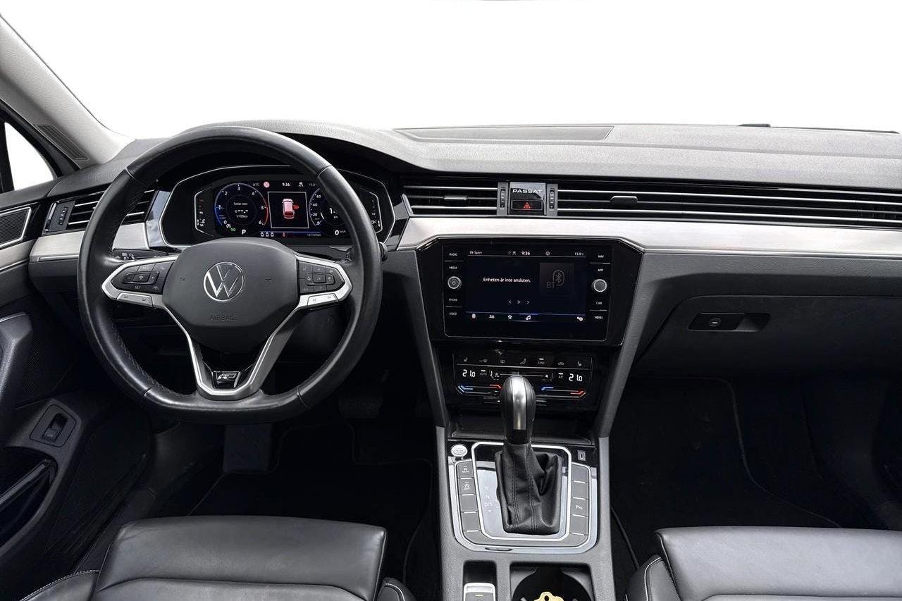 VW Passat 2.0 TDI Sportscombi (200hk) - 13 775 mil - Automat - vit - 2021