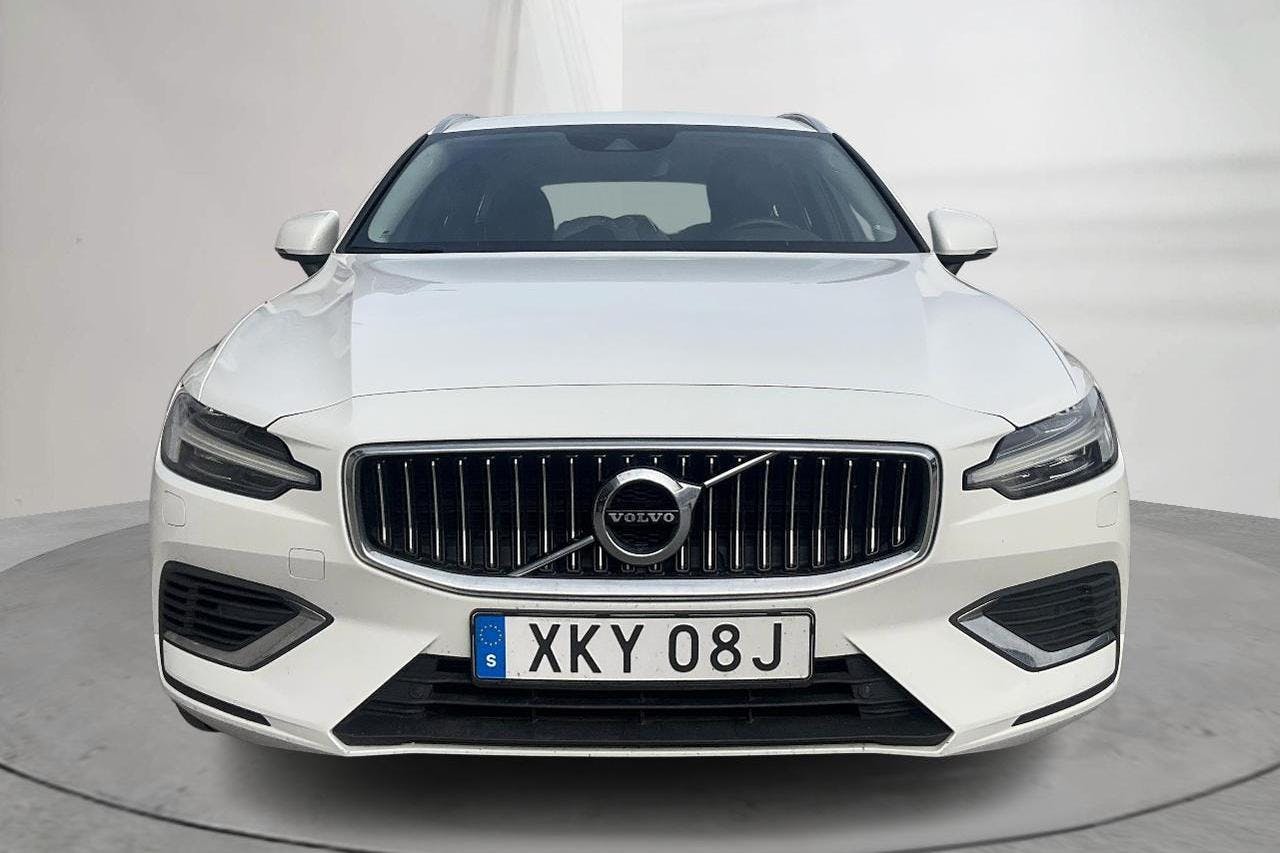 Volvo V60 T6 AWD Recharge (350hk) - 11 375 mil - Automat - vit - 2022