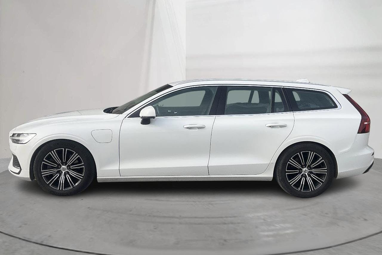 Presentationsfoto 2 av 20: Volvo V60 T6 AWD Recharge (350hk) - 11 375 mil - Automat - vit - 2022