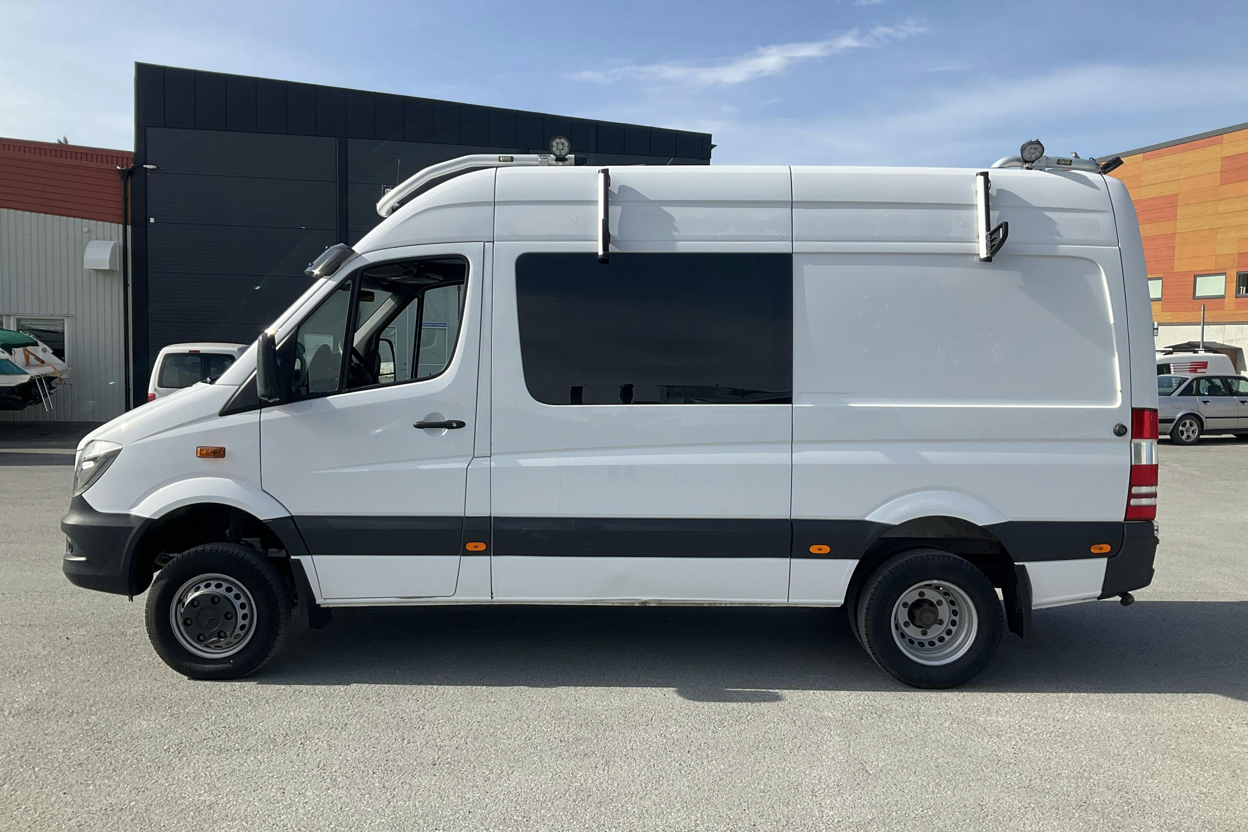 Presentationsfoto 2 av 41: Mercedes Sprinter 519 CDI 4x4 (190hk) - 135 133 km - Automat - vit - 2018