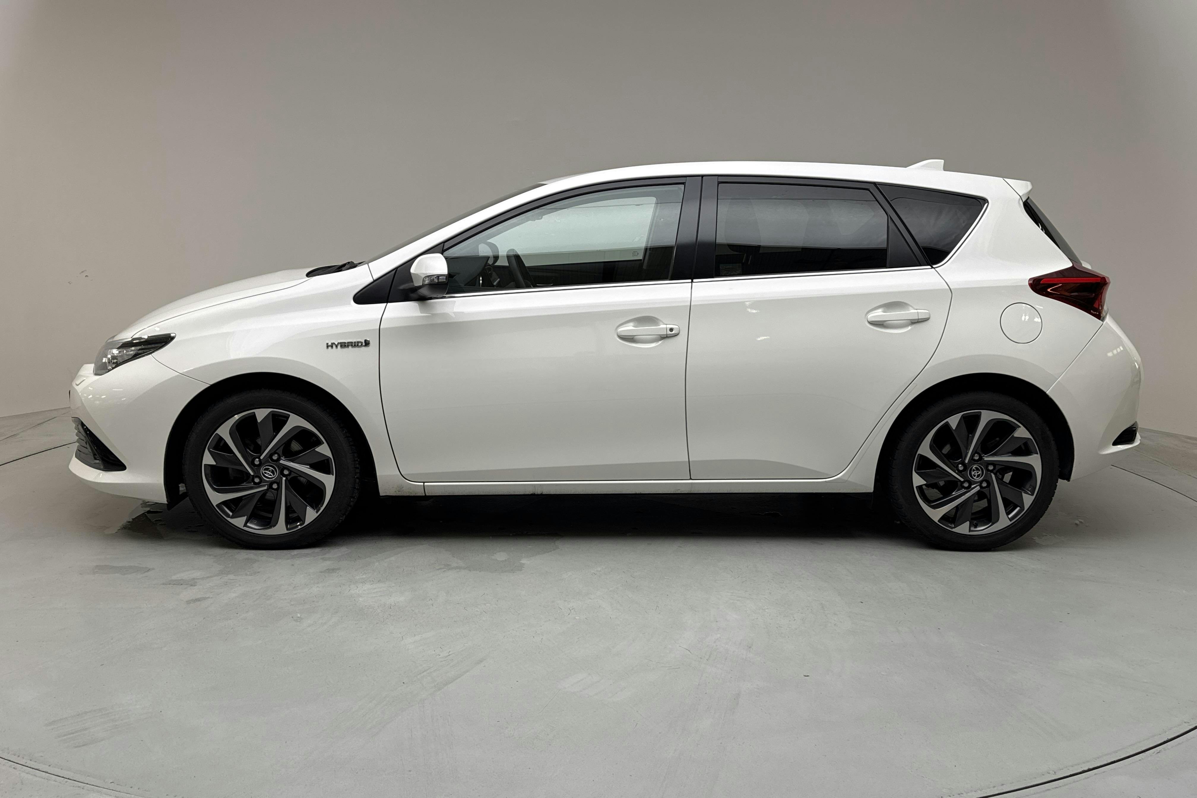Toyota Auris 1.8 HSD 5dr (99hk) - 53 140 km - Automatic - white - 2016