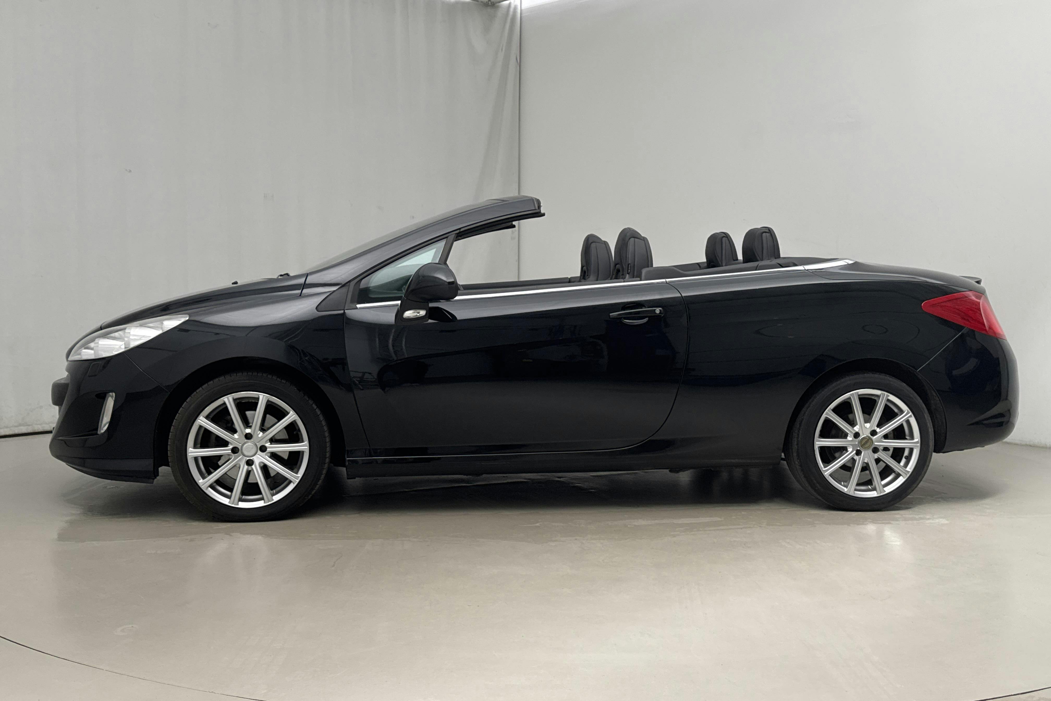 Presentationsfoto 2 av 20: Peugeot 308 CC 1.6 Turbo (156hk) - 6 833 mil - Automat - svart - 2010