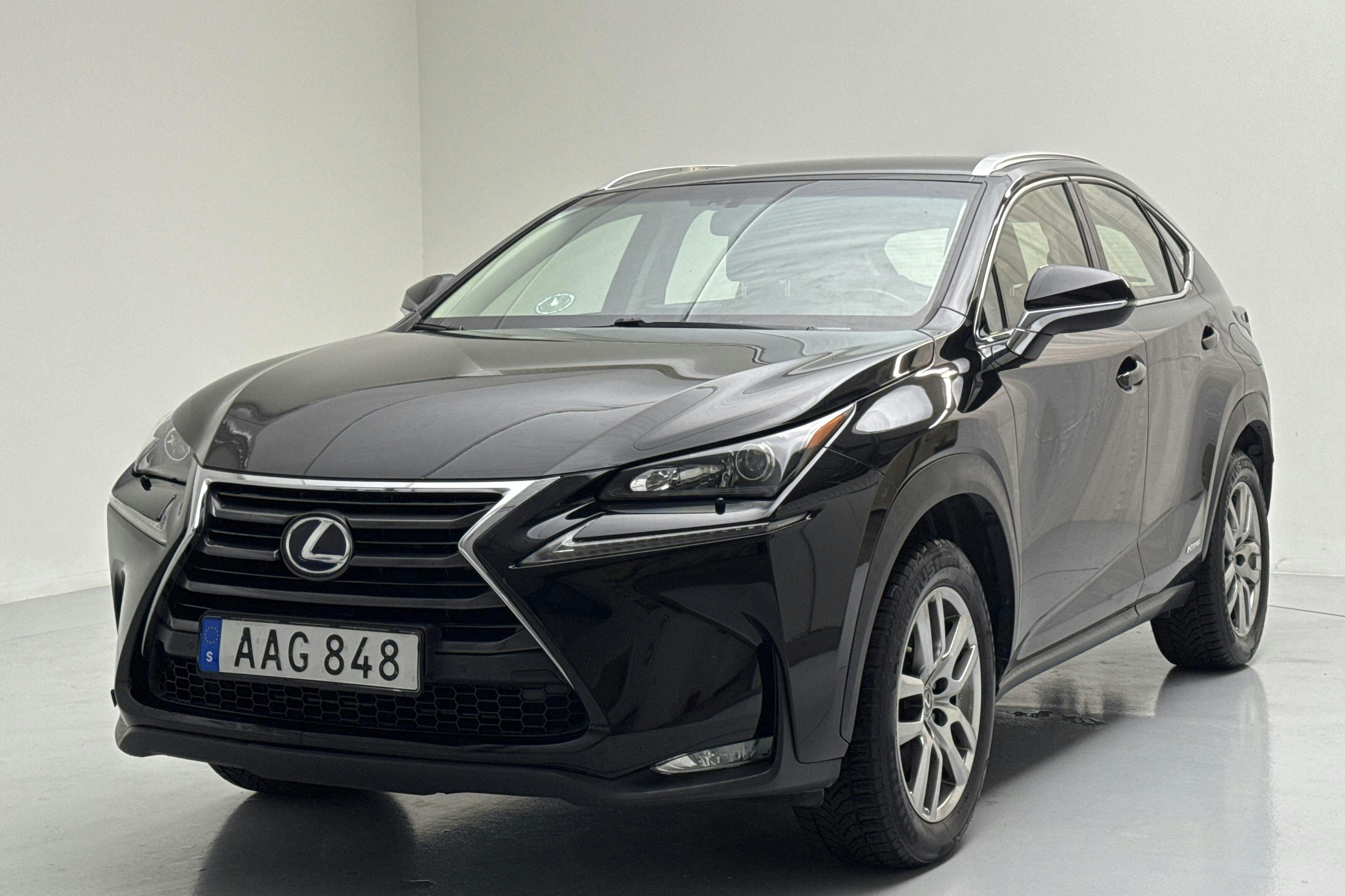 Lexus NX 300h AWD (181hk) - 14 643 mil - Automat - svart - 2017