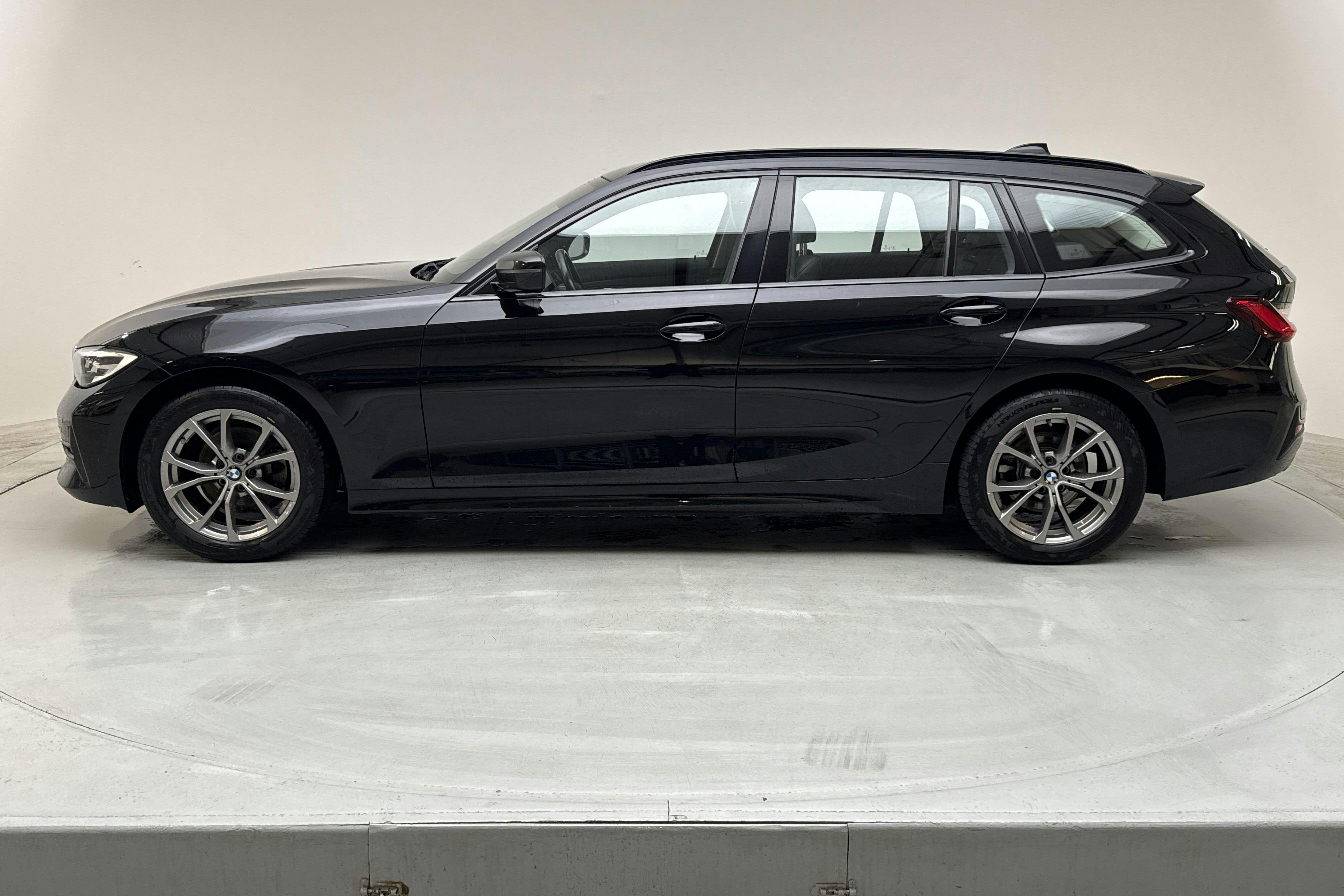 Presentation photo 2 of 14: BMW 320d Touring, G21 (190hk+11hk) - 131 940 km - Automatic - black - 2021